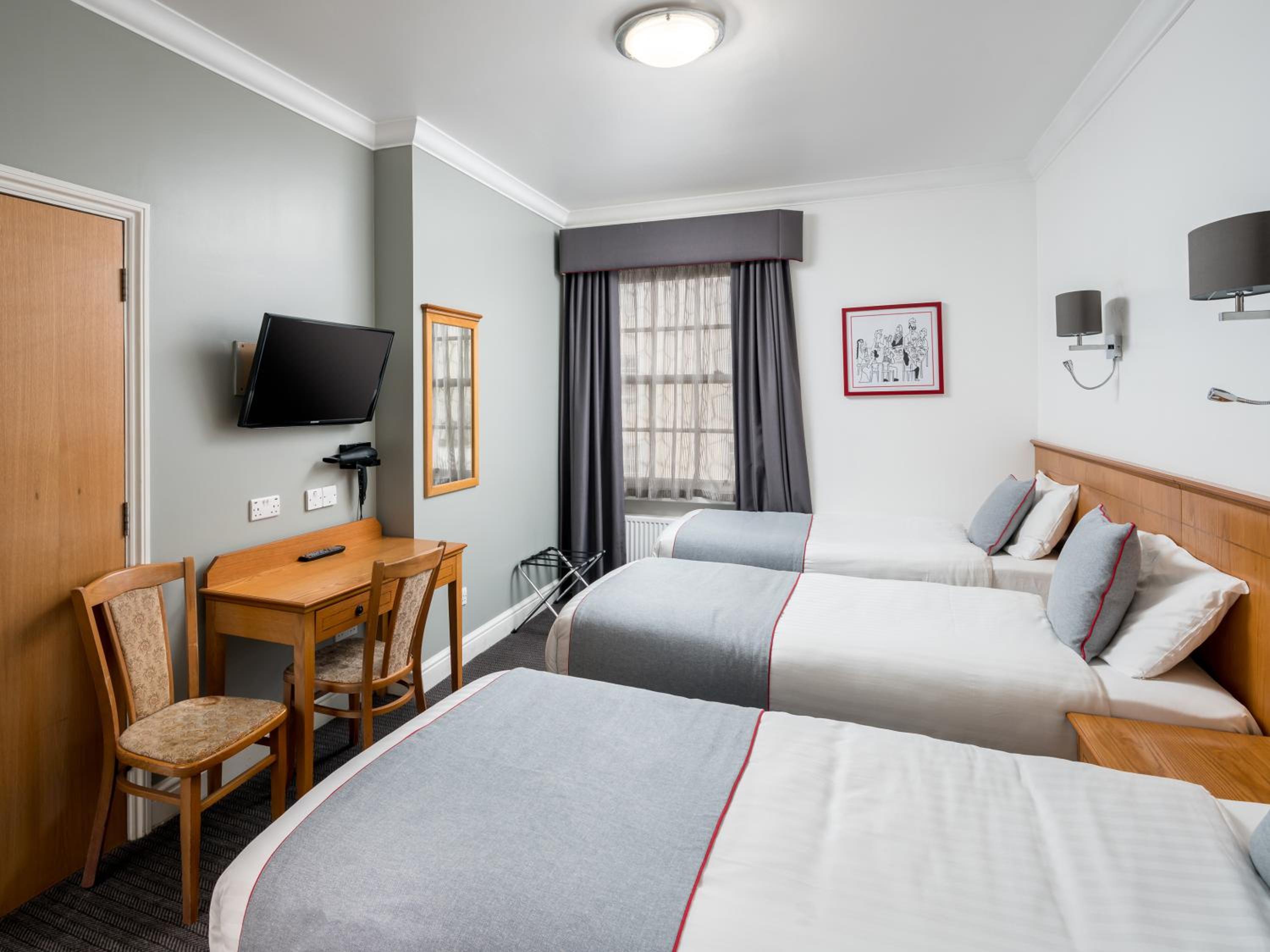 Deluxe Triple Room photo 3