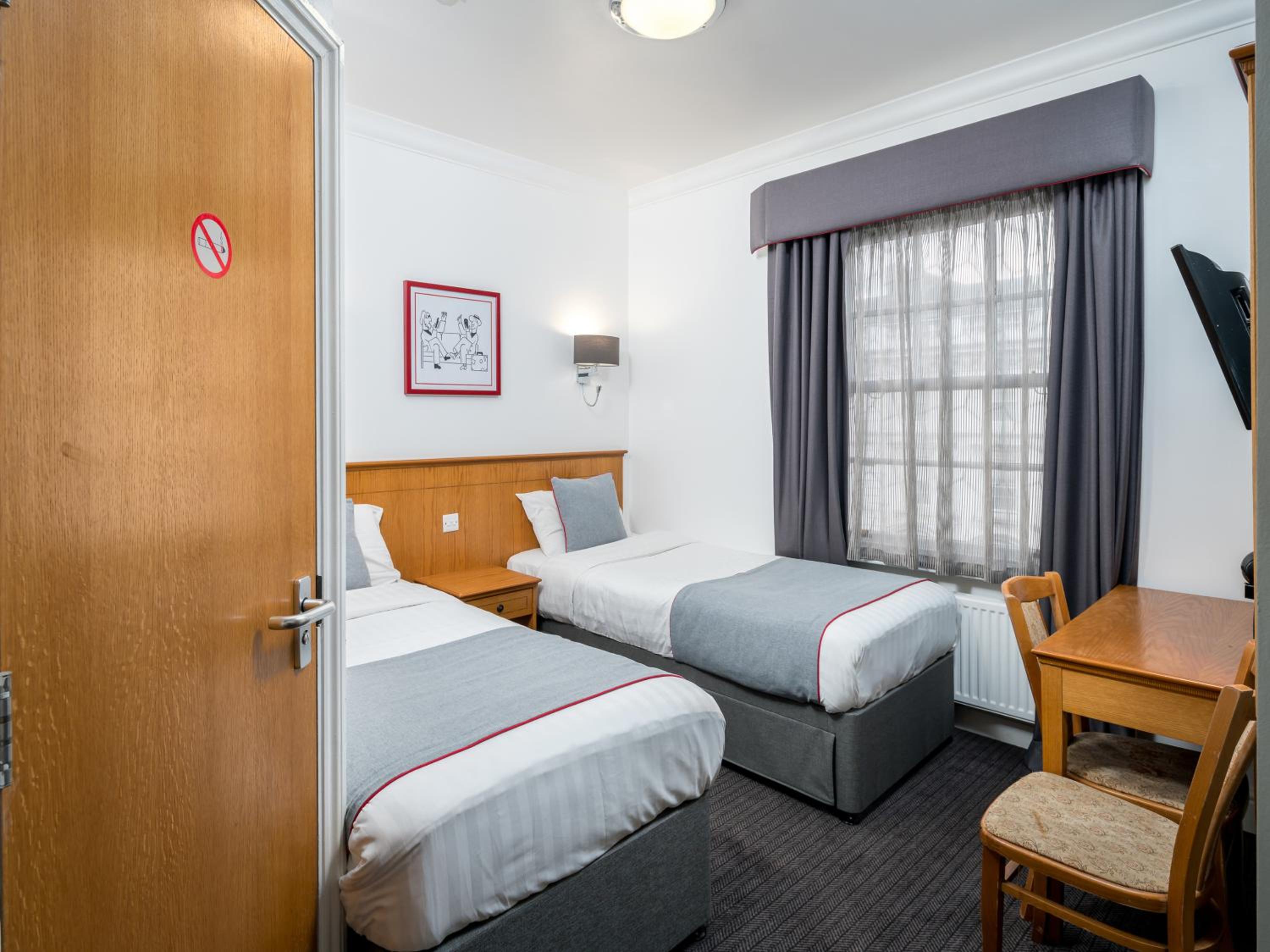 Standard Twin Room photo 3