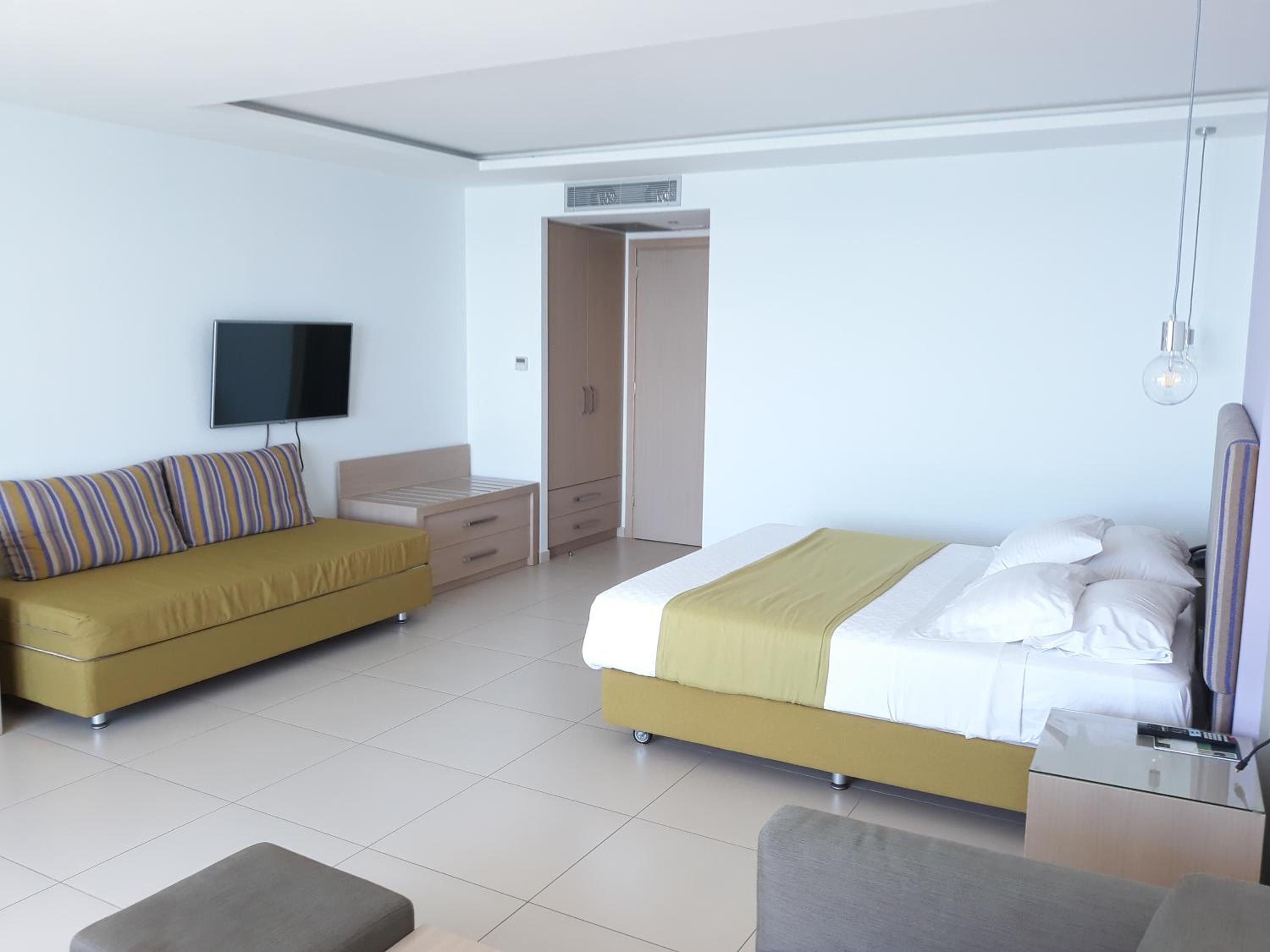 Suite with  Spa Bath and Sea View - Photo 4