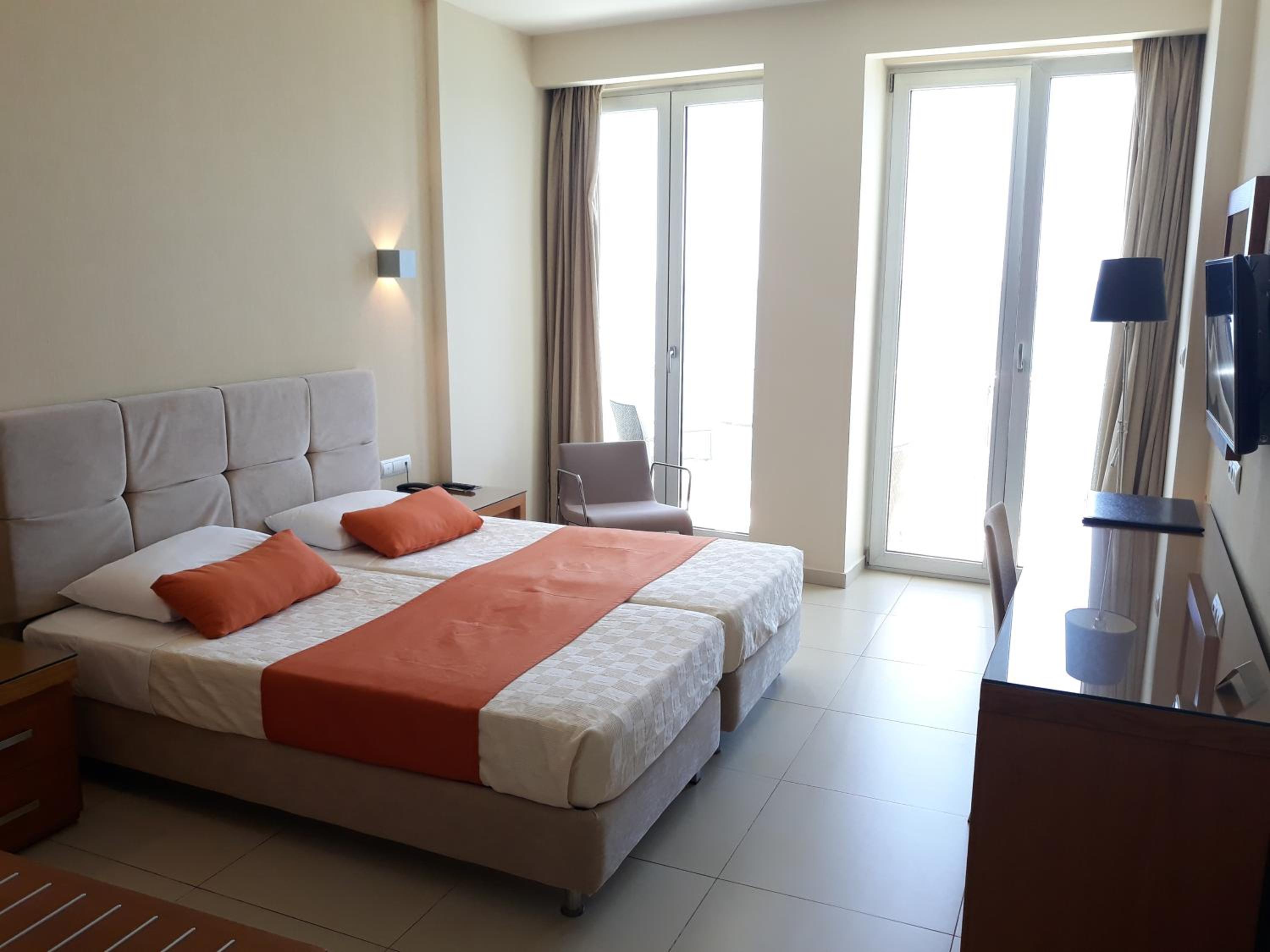 Twin Room with Sea View - Photo 5