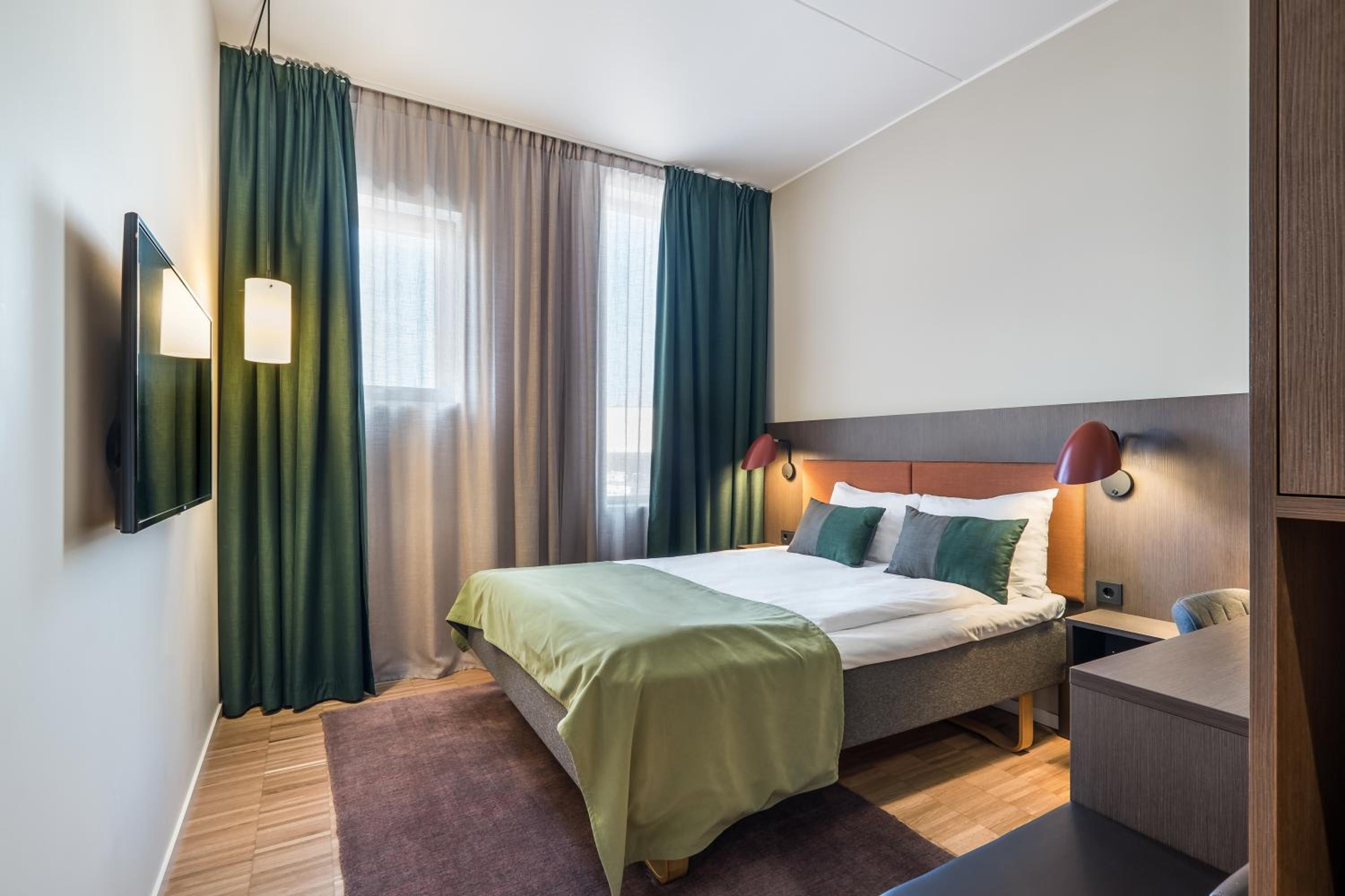 Superior Double Room thumbnail 6
