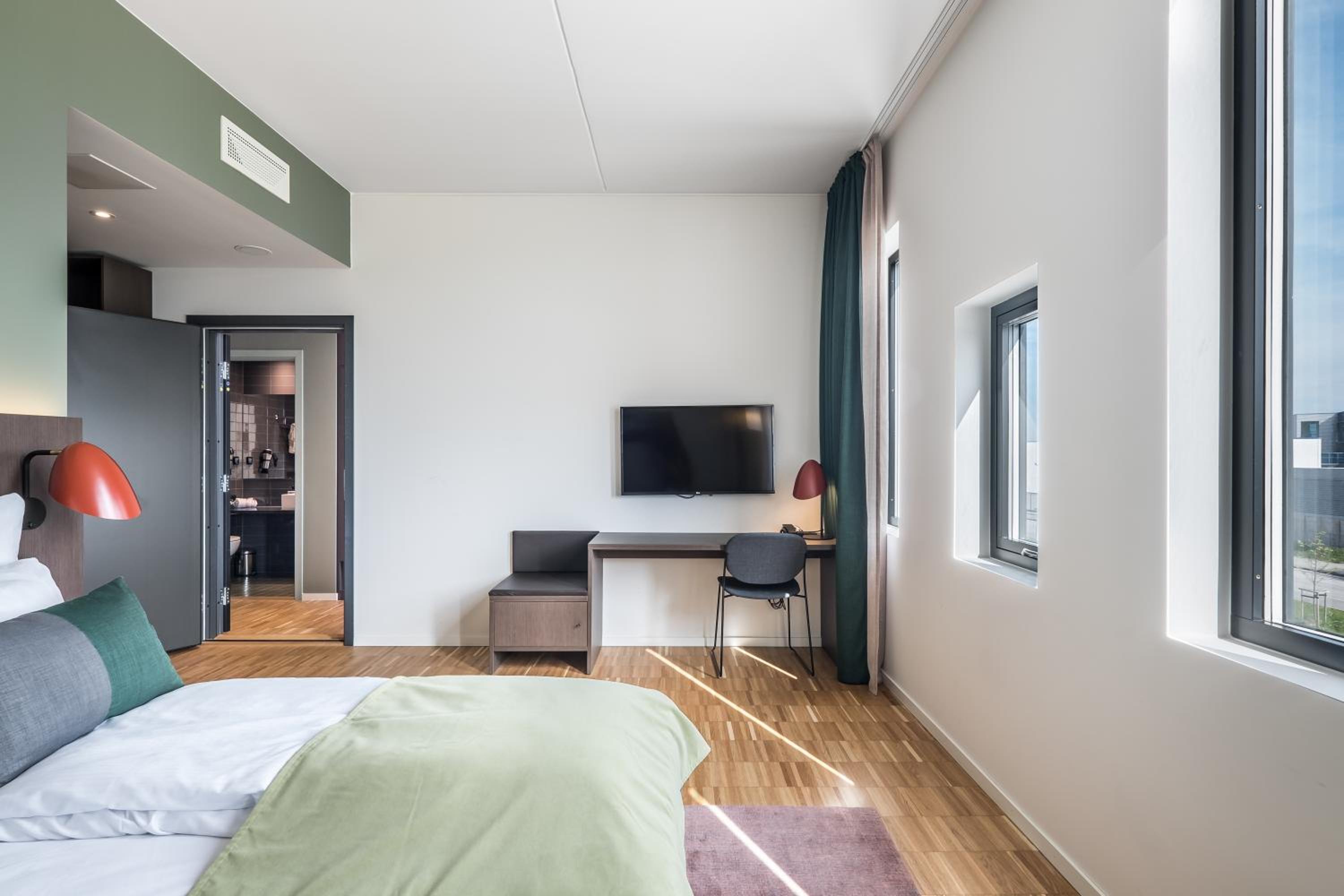 Available room thumbnail 5
