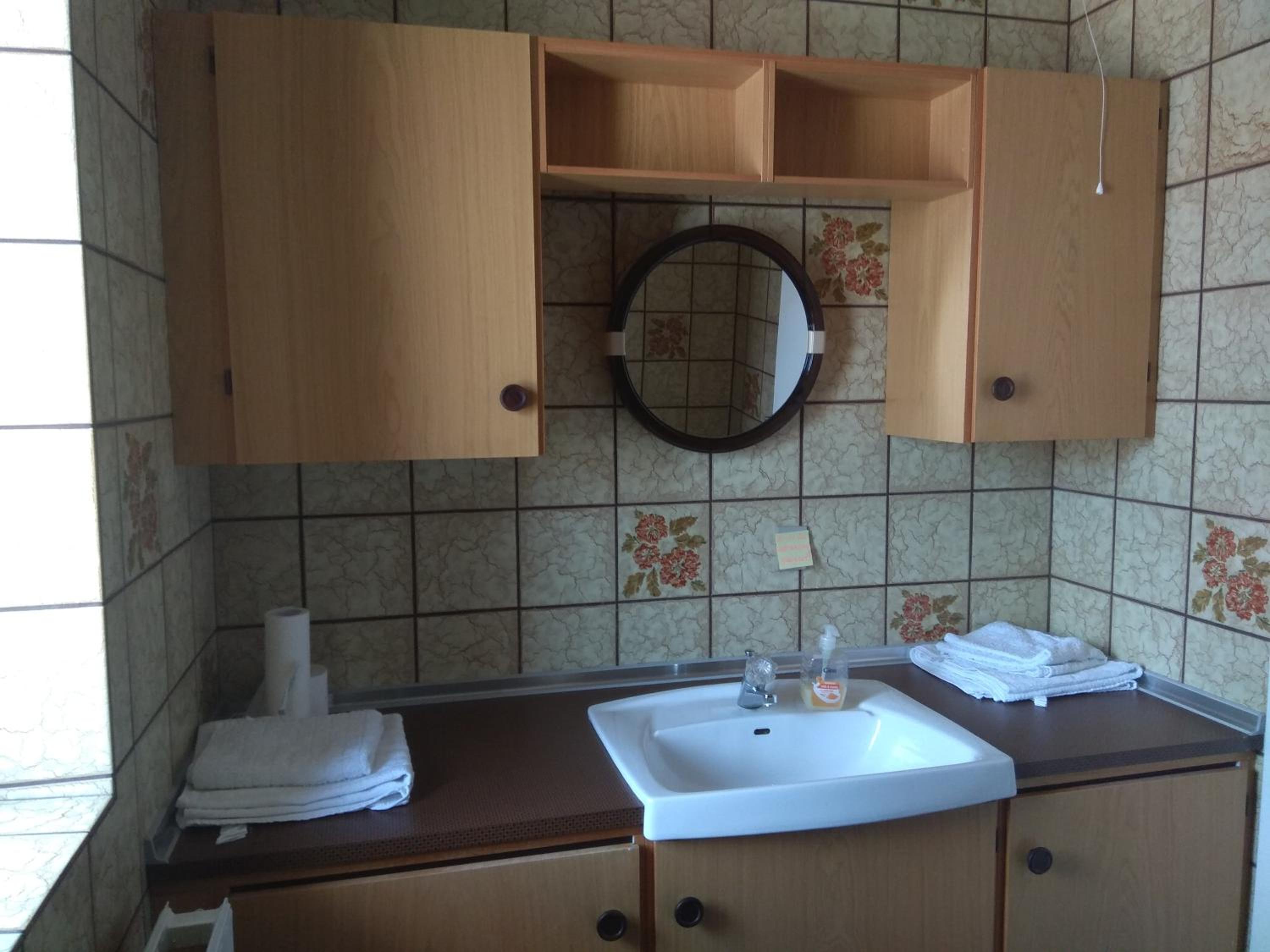 Deluxe Double Room (2 Adults + 1 Child) - Photo 8