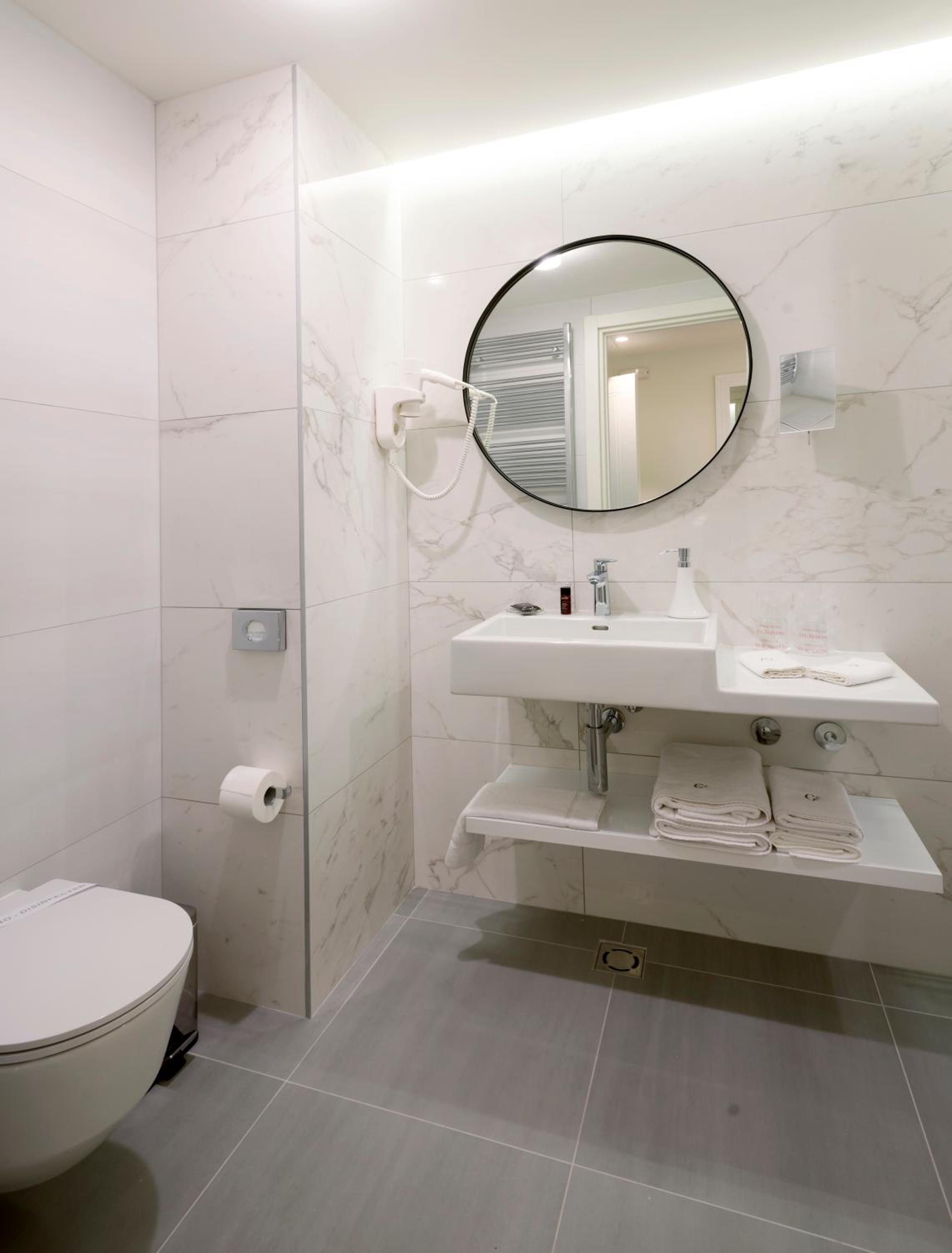 Double Room - Photo 3