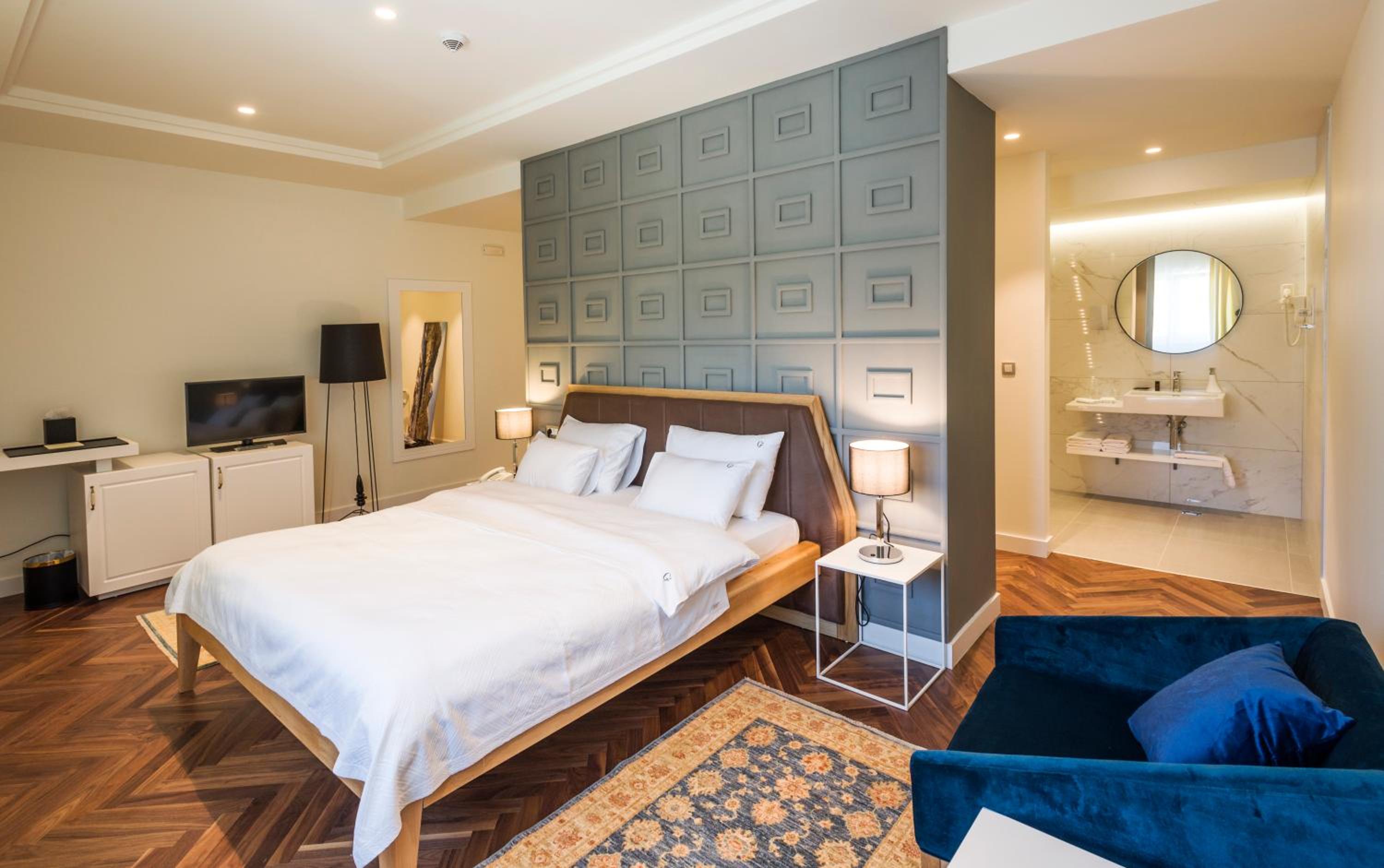 Double Room - Photo 7