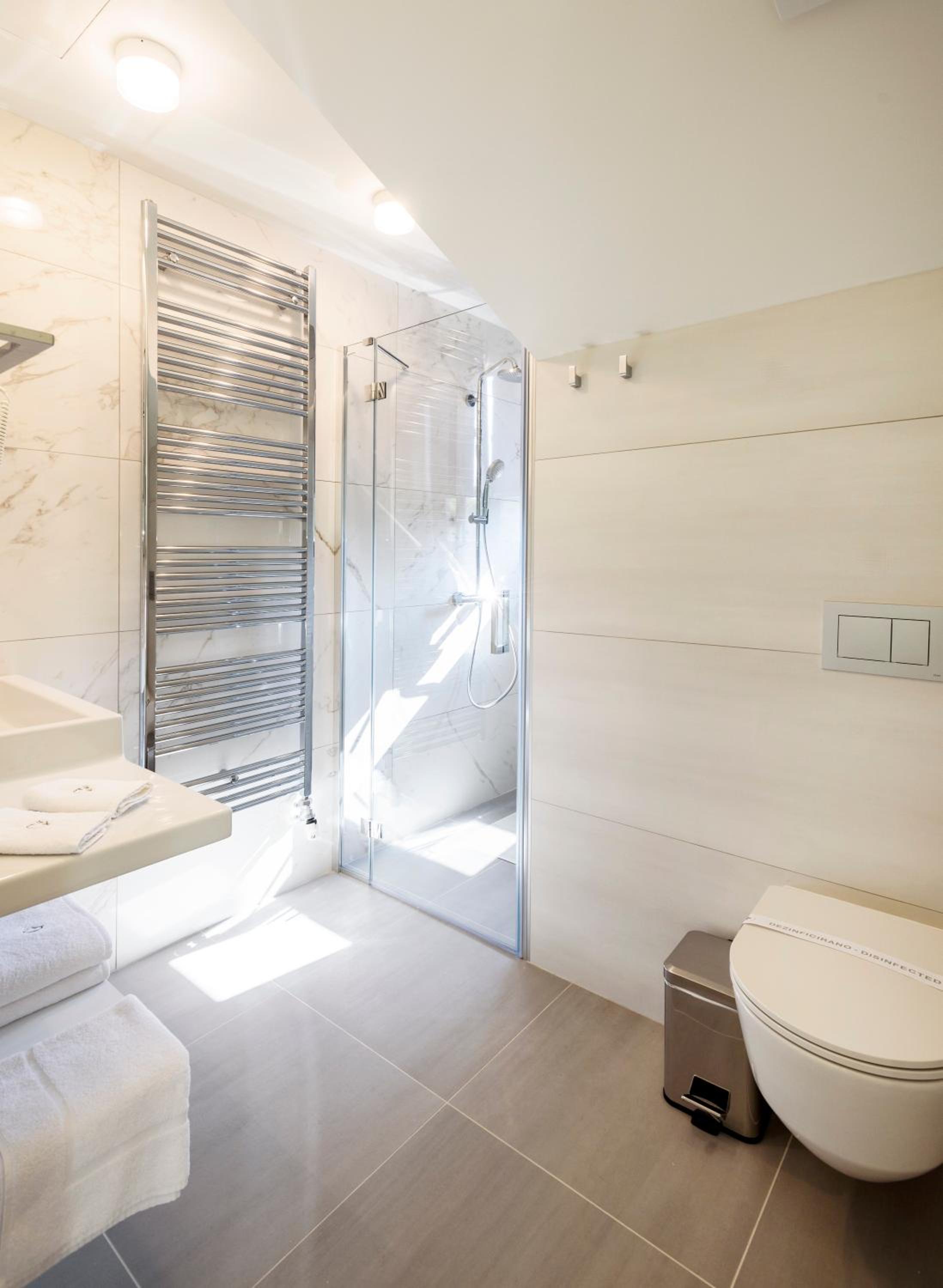 Standard Double Room - Photo 7