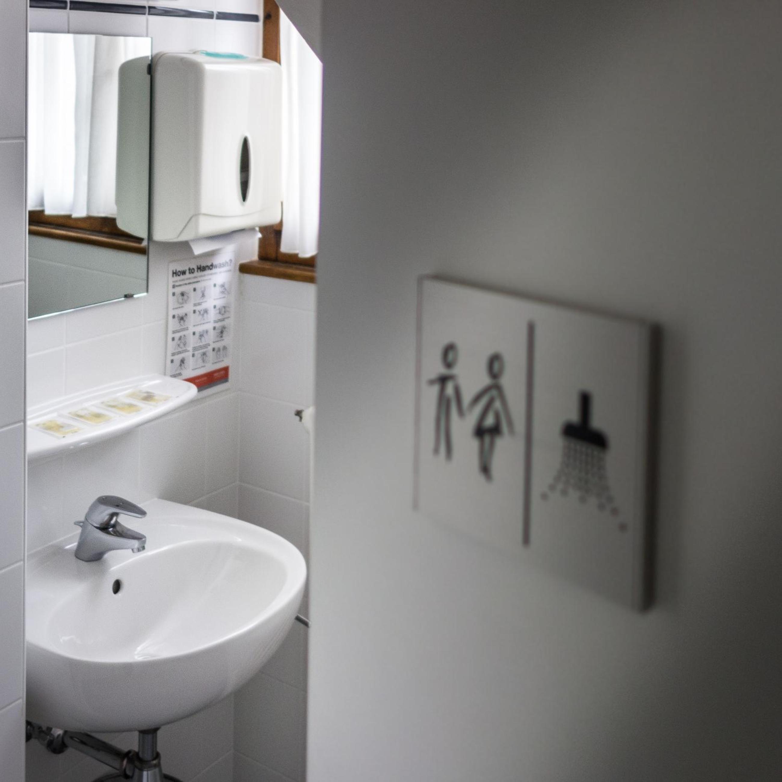 Twin Room with Shared Bathroom photo 2