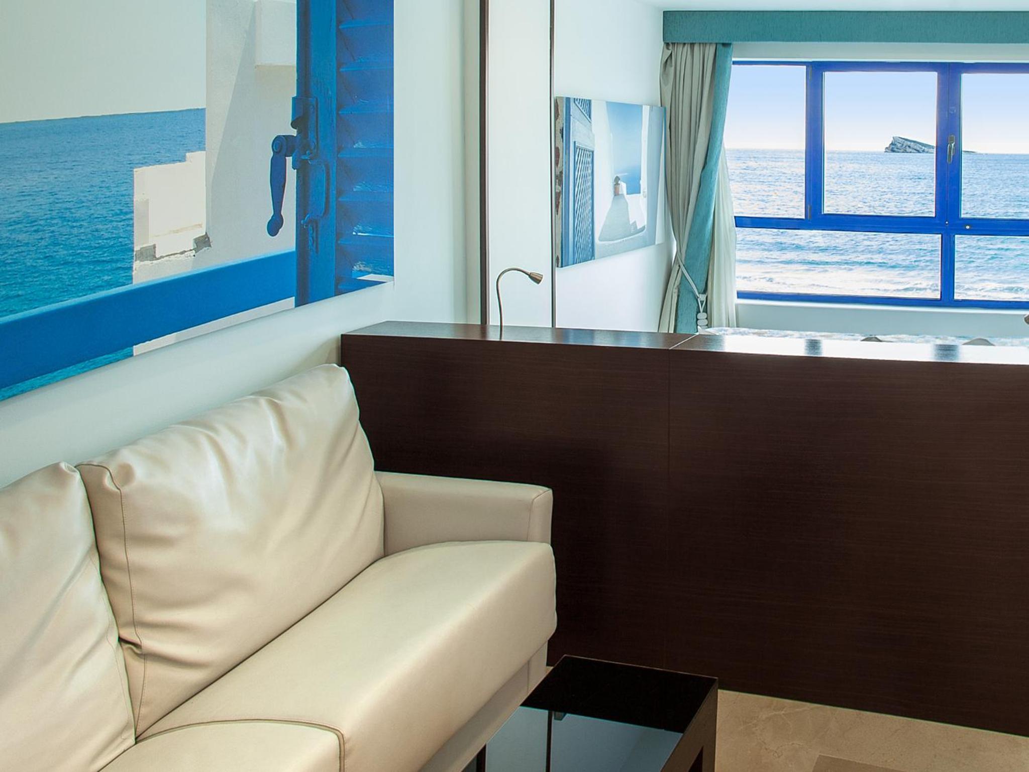 Habitación Doble con Vista al Mar (2 Adultos + 2 Niños)