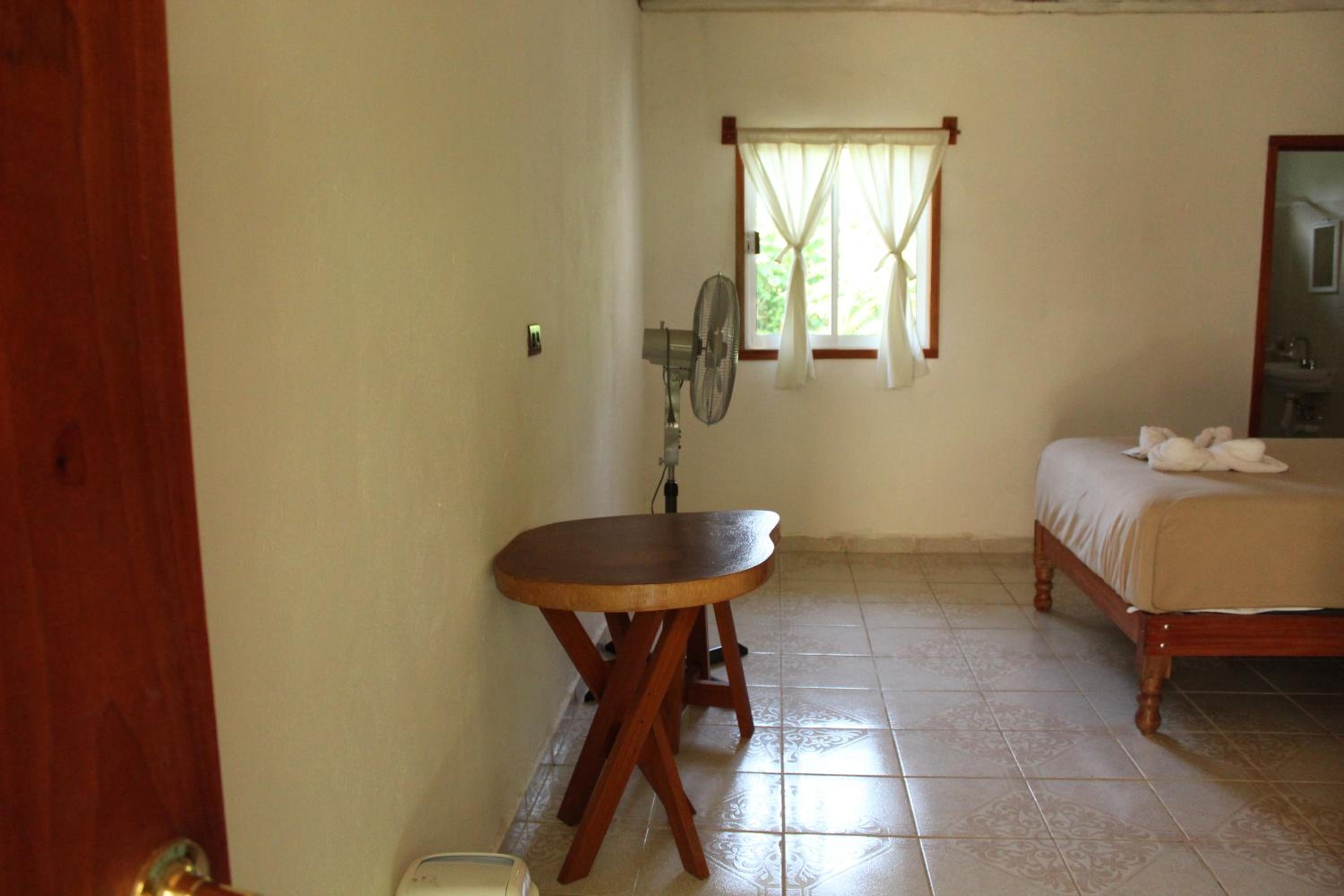 Quadruple Room with Private Bathroom - Photo 2