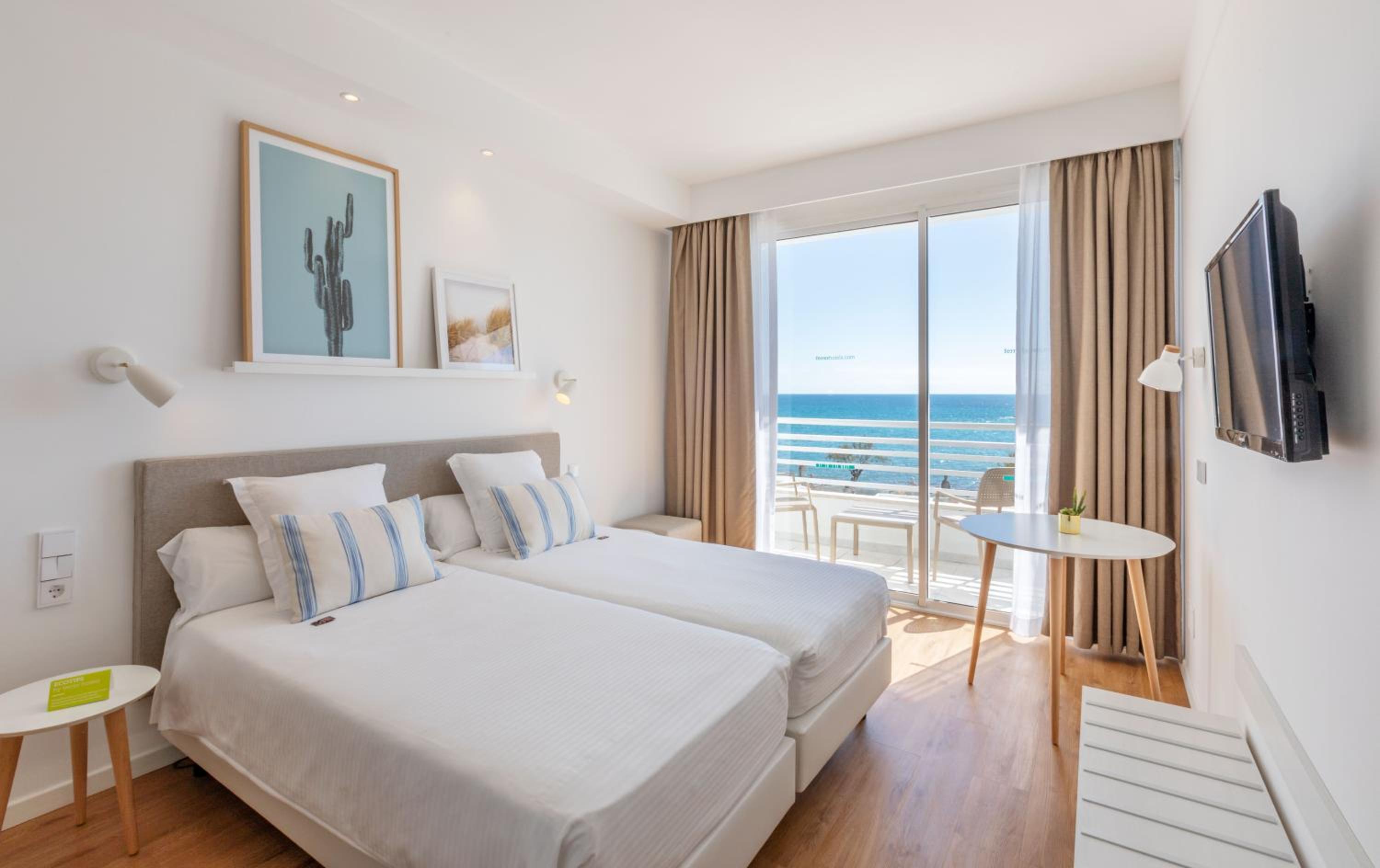 Double Room with Sea View - Photo 8