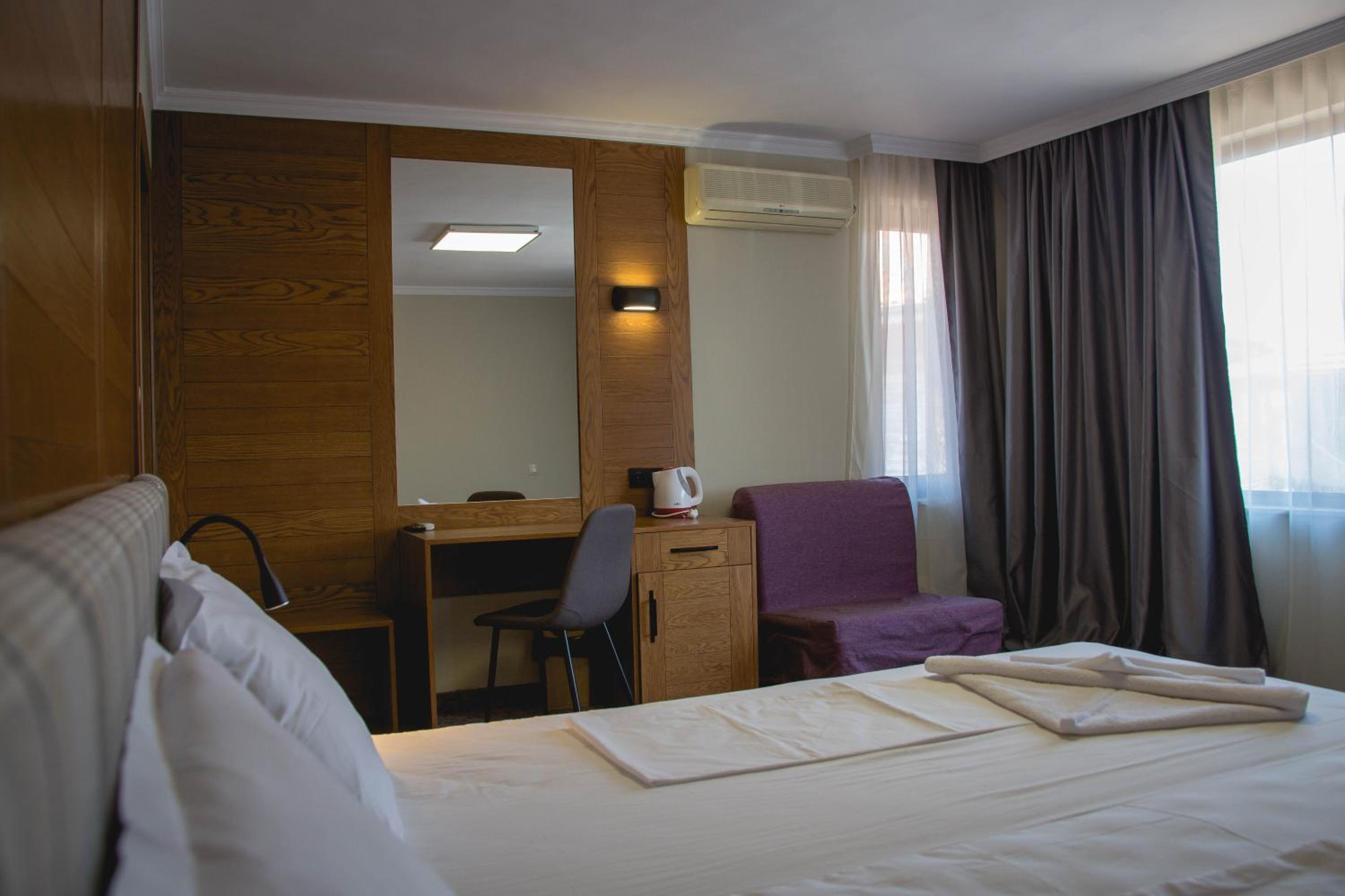 Double Room with Balcony (2 Adults + 1 Child) photo 1