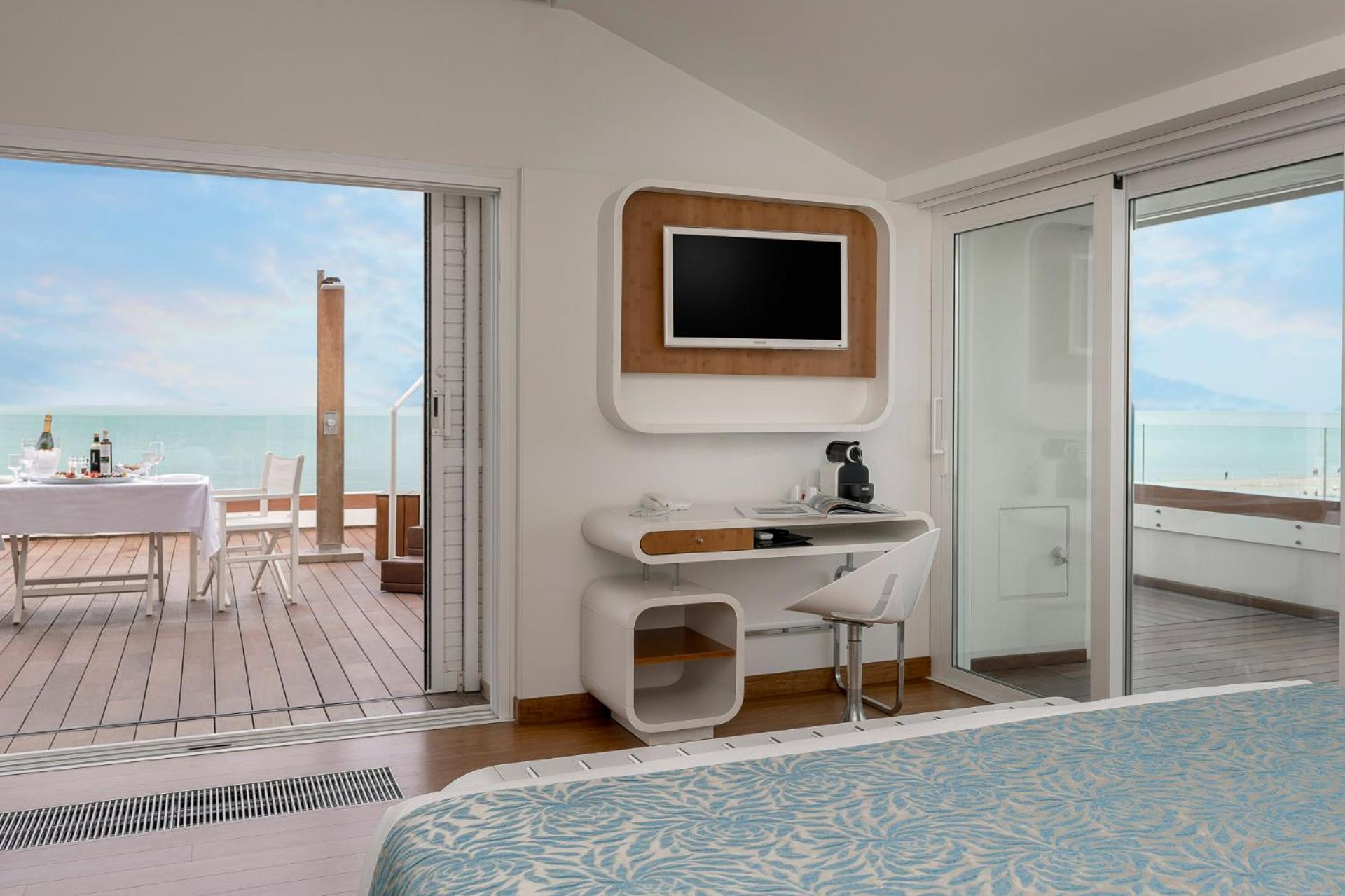 Suite With Sea View And Outdoor Jacuzzi
