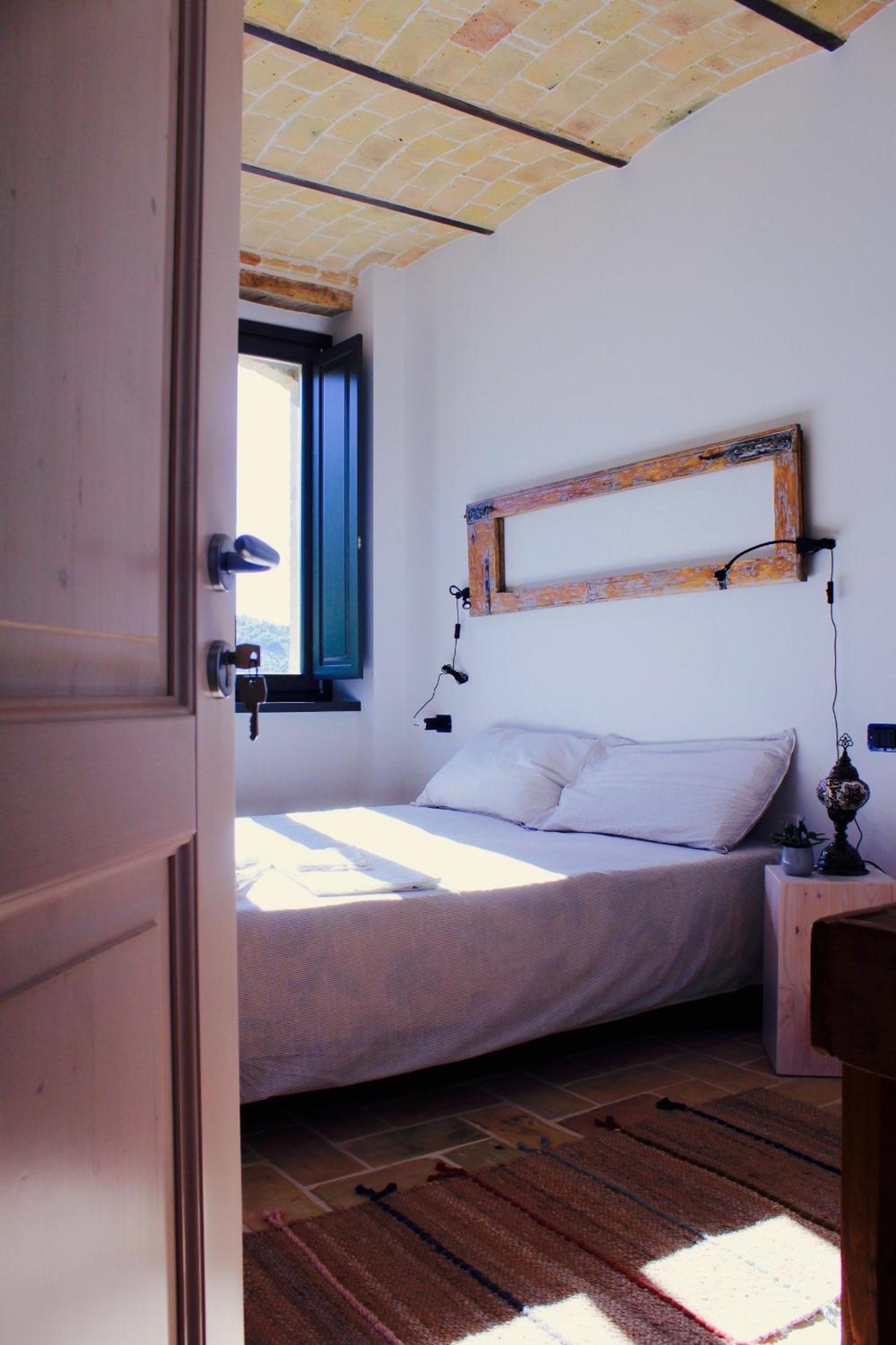 Double Room with Private Bathroom - Photo 6