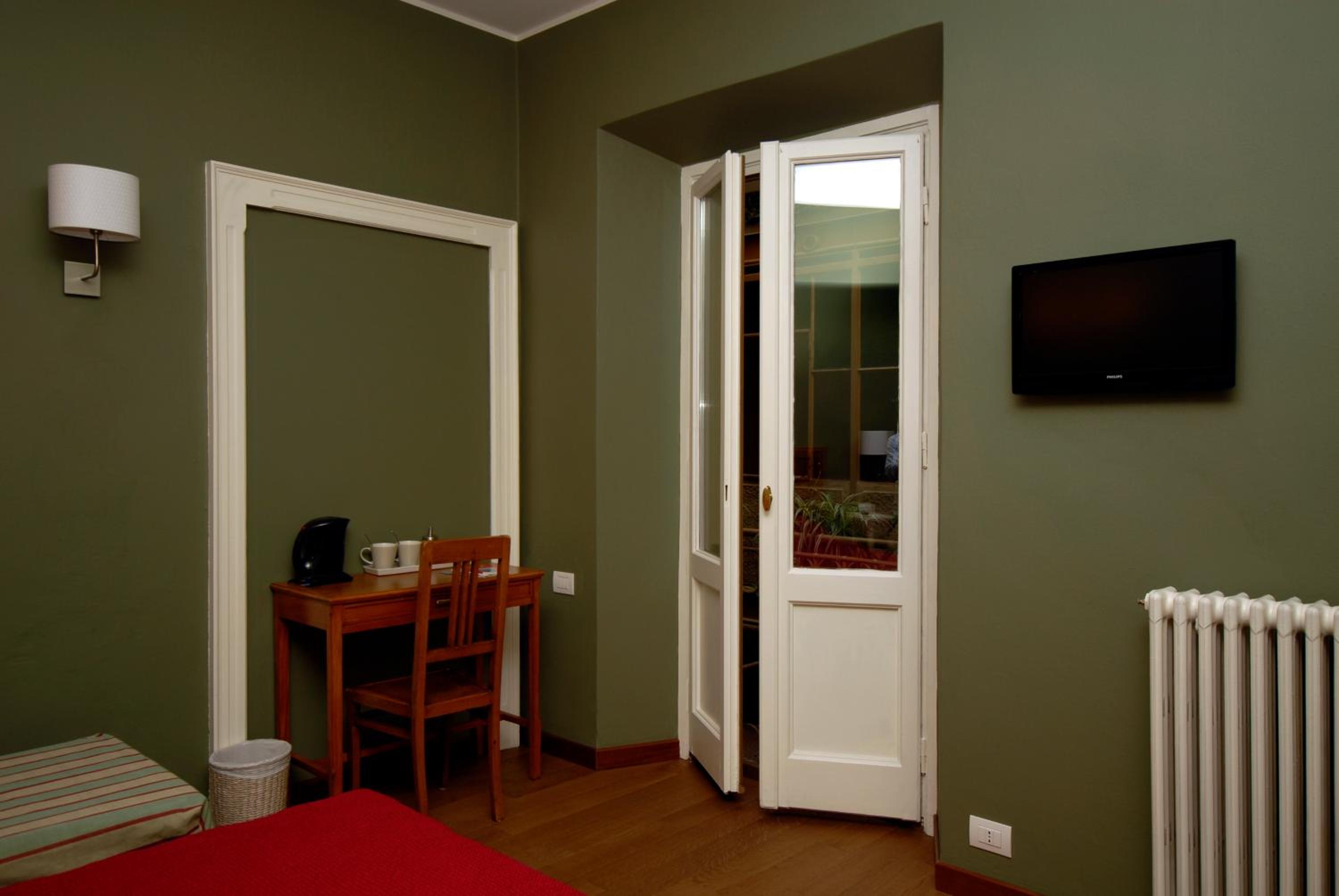 Double Room - Photo 7