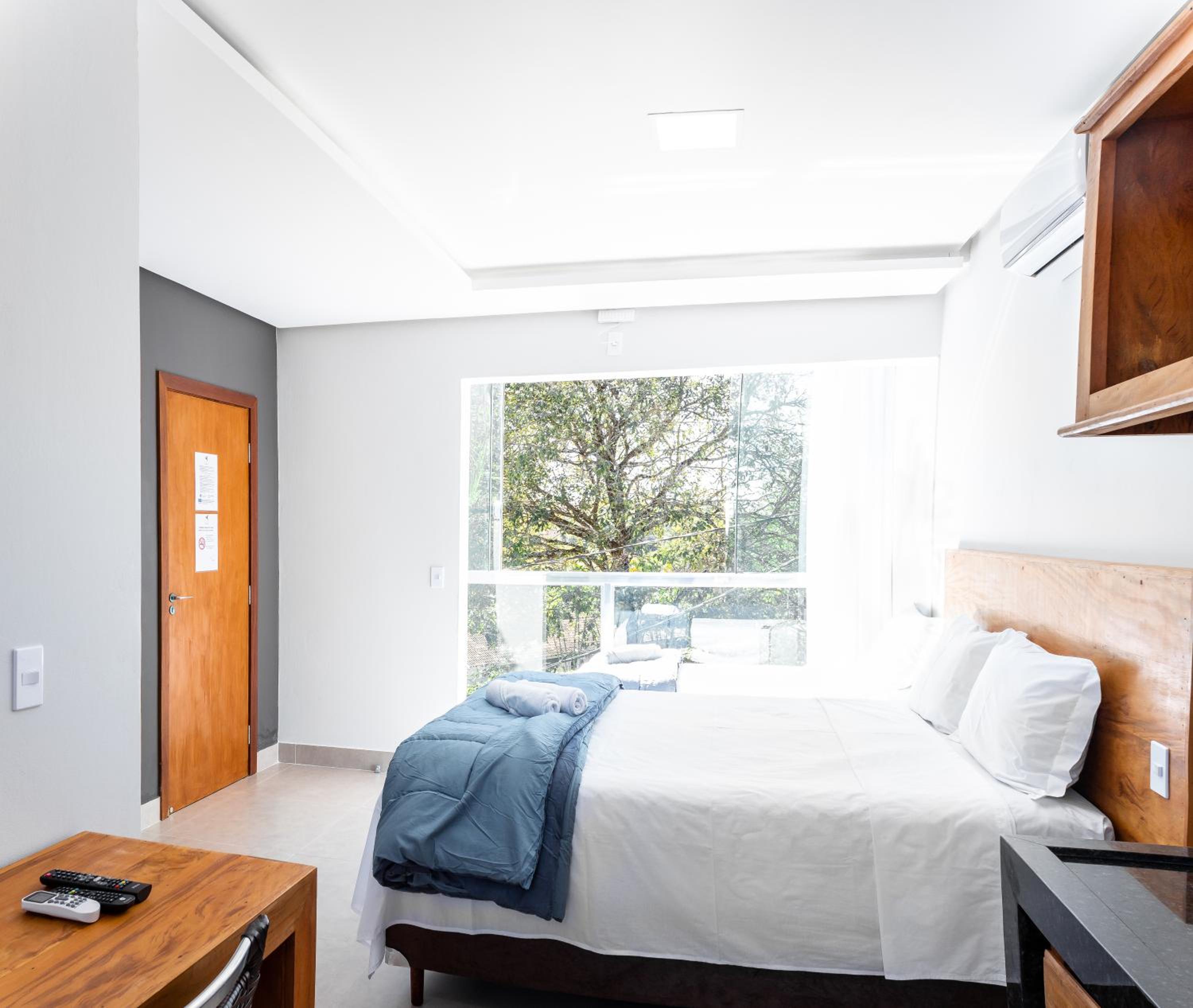 Apartment with Balcony and Kitchenette - Photo 5