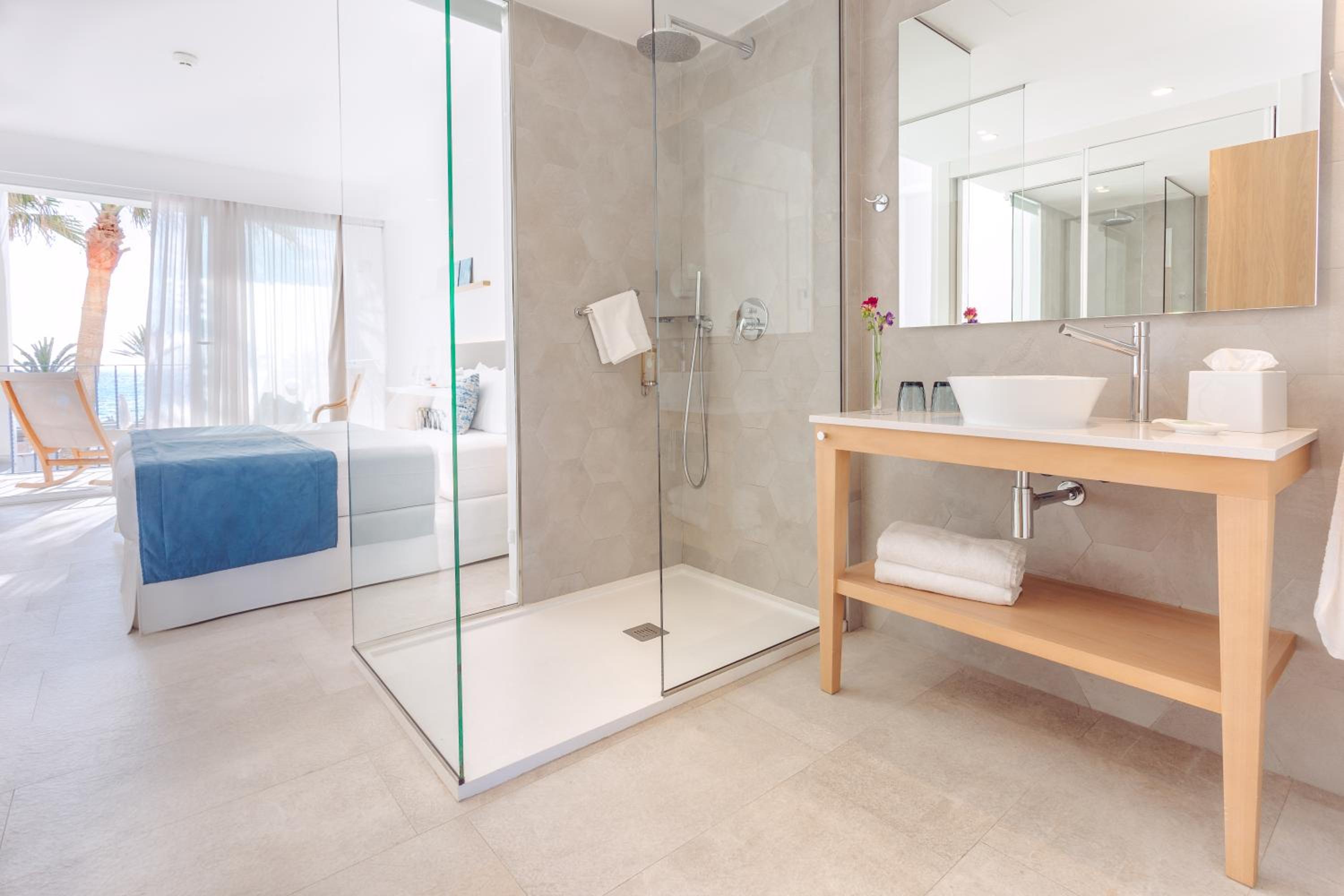 Double Room with Direct Sea View - Photo 9