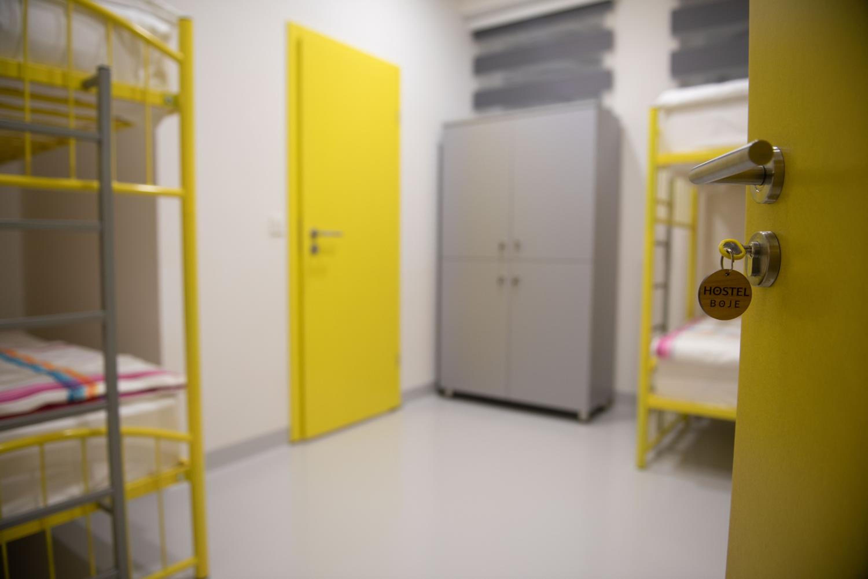 6-Bed Mixed Dormitory Room photo 3