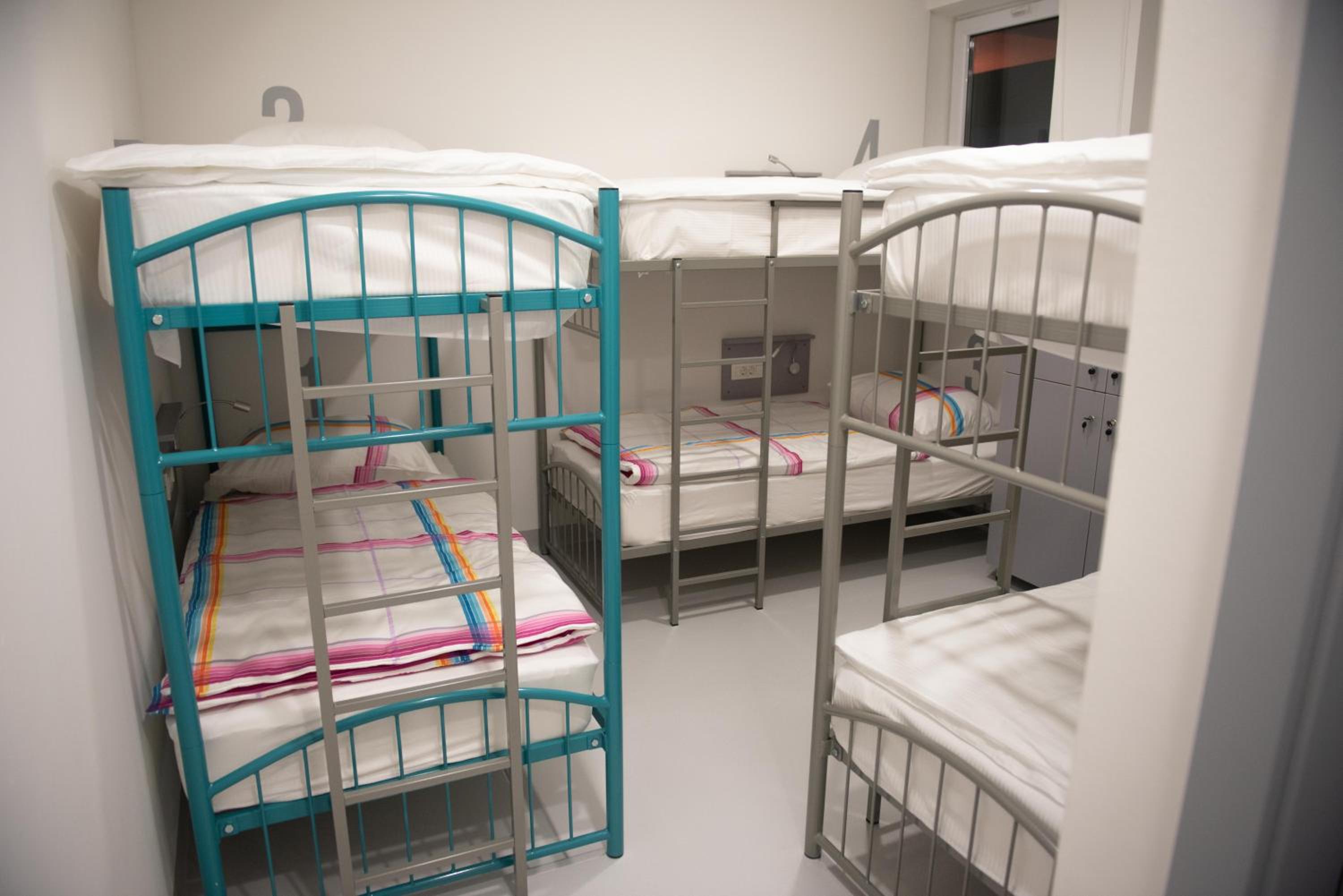 6-Bed Mixed Dormitory Room photo 1
