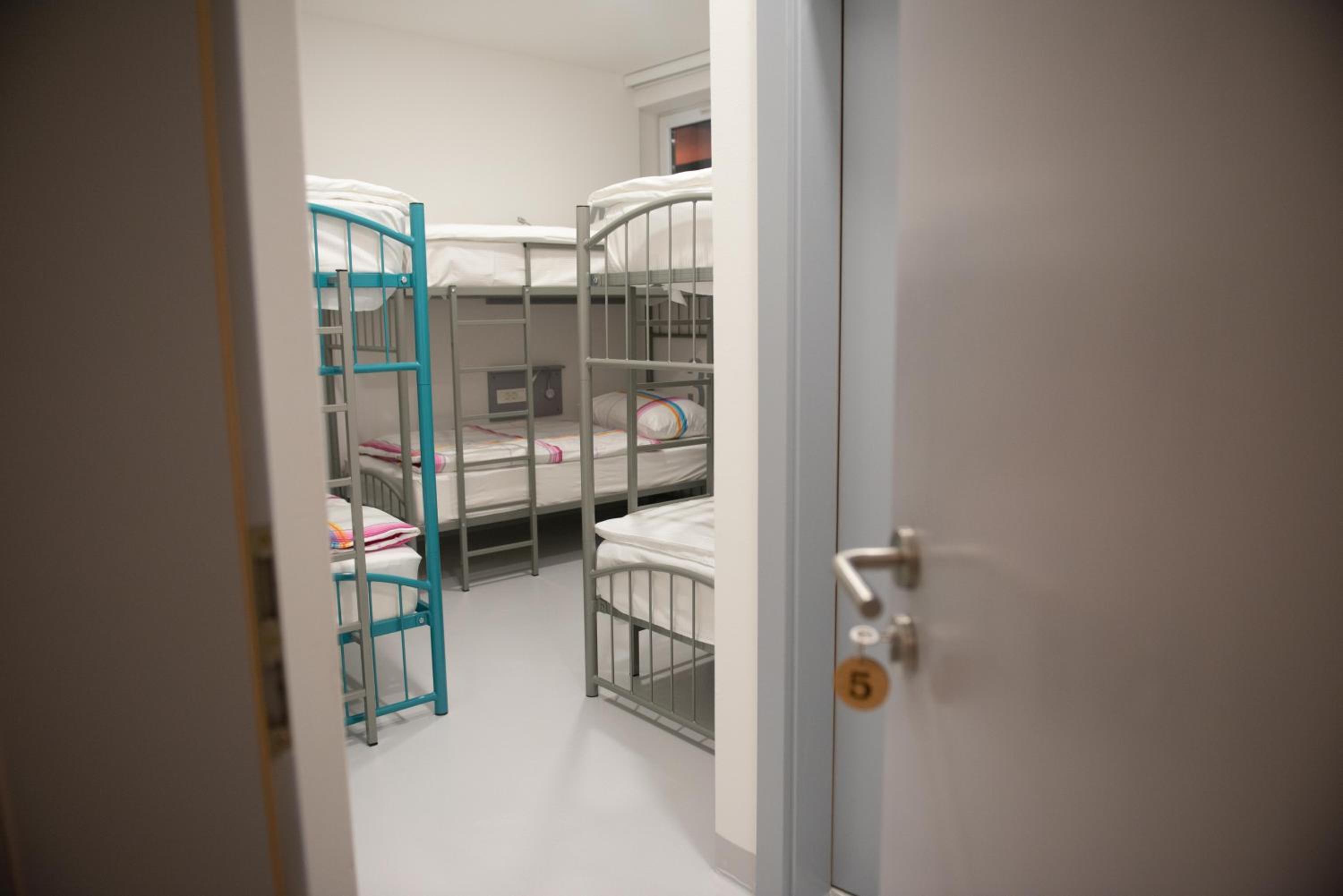 6-Bed Mixed Dormitory Room photo 3