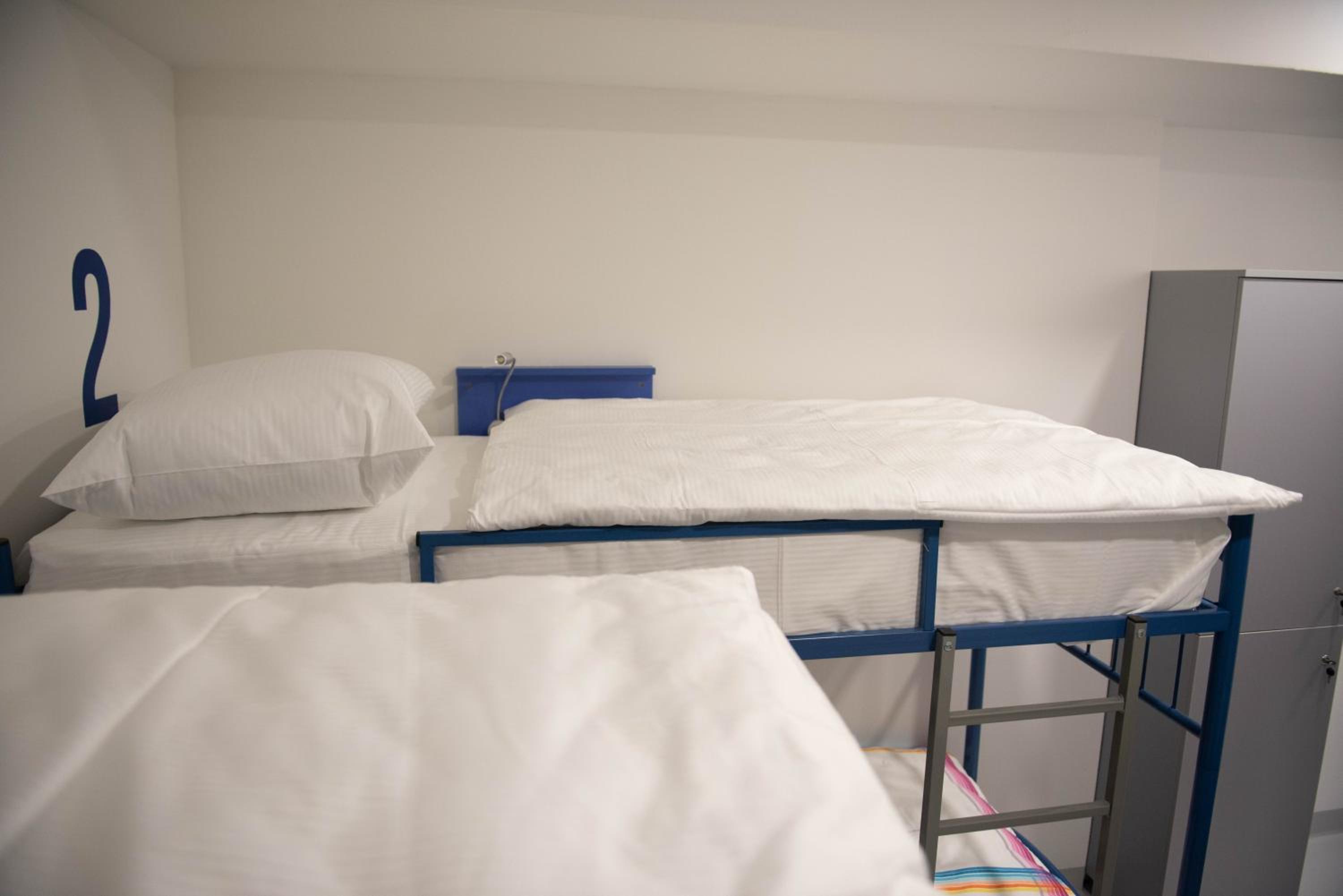 6-Bed Mixed Dormitory Room photo 2