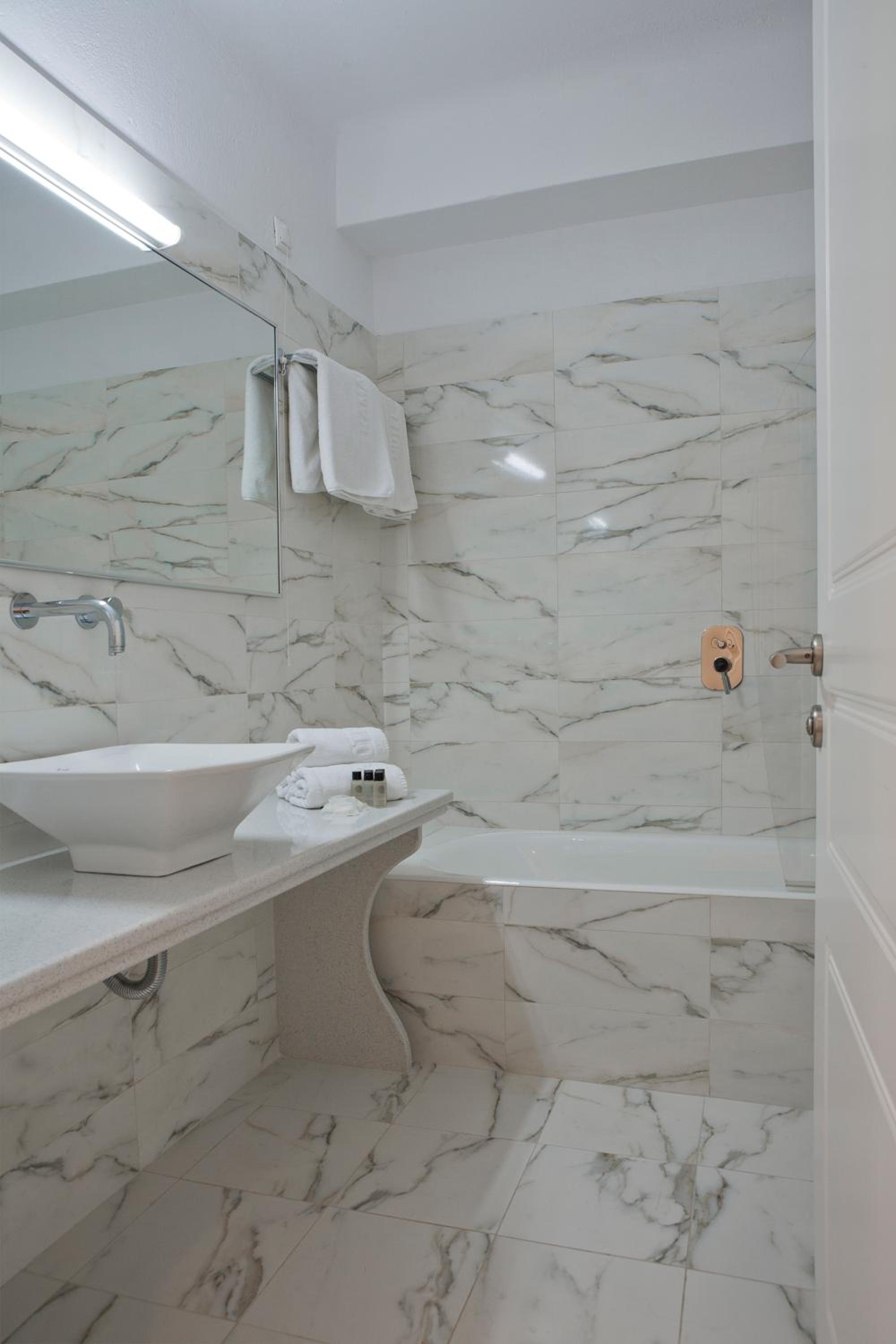 Superior Double Room - Photo 12