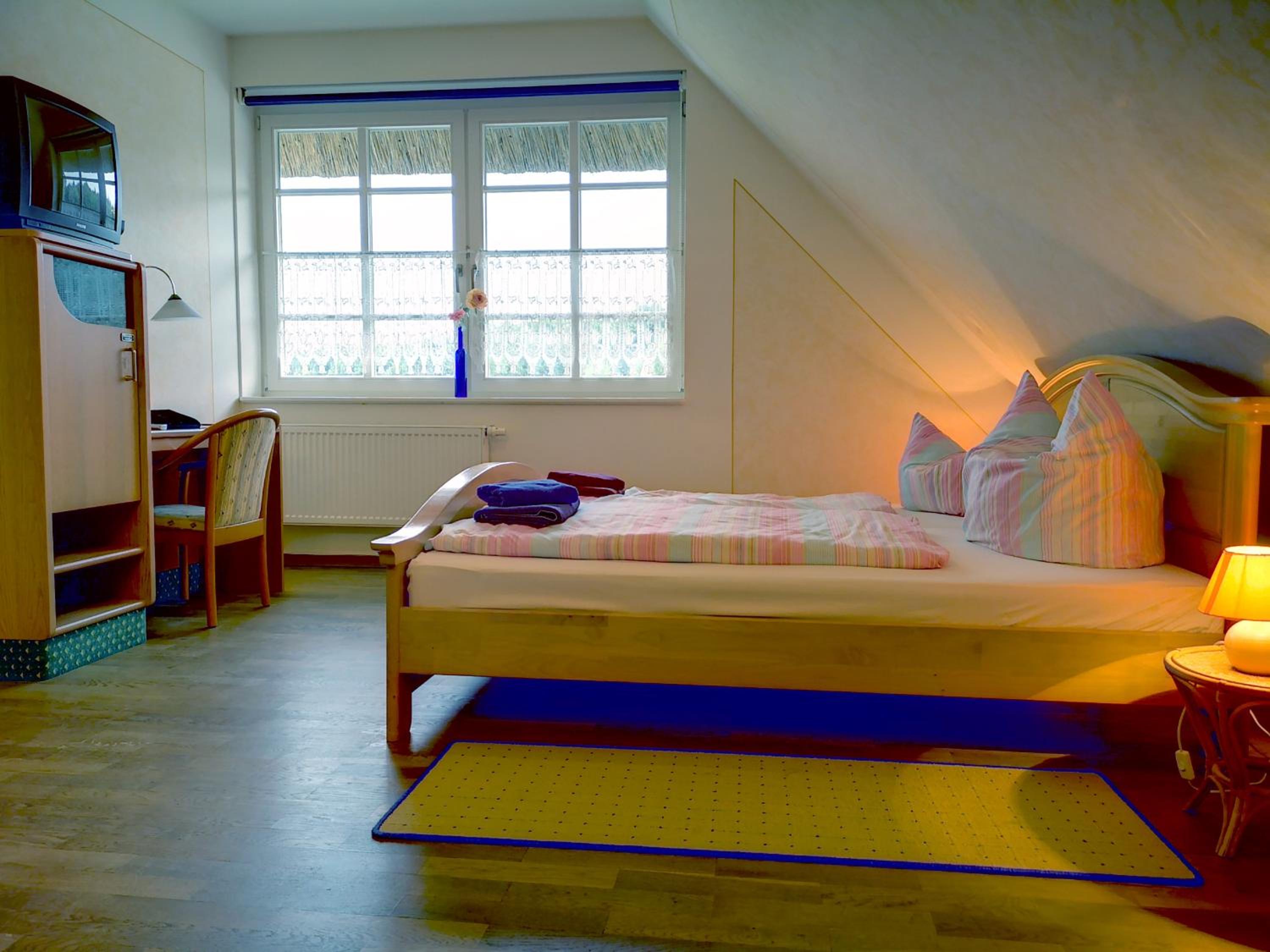 Double Room with Private Bathroom - Photo 4