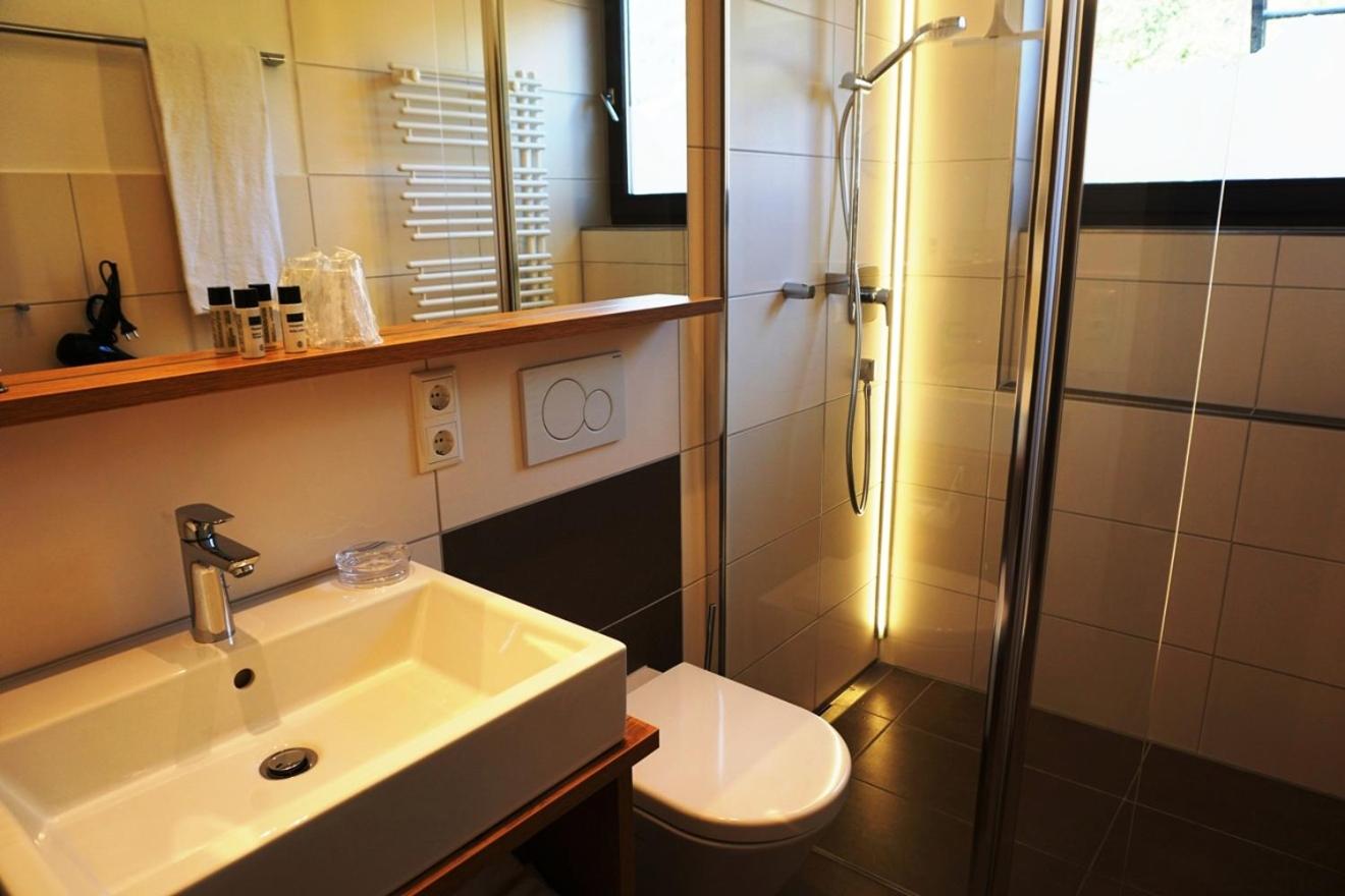 One-Bedroom Apartment with Shower photo 3