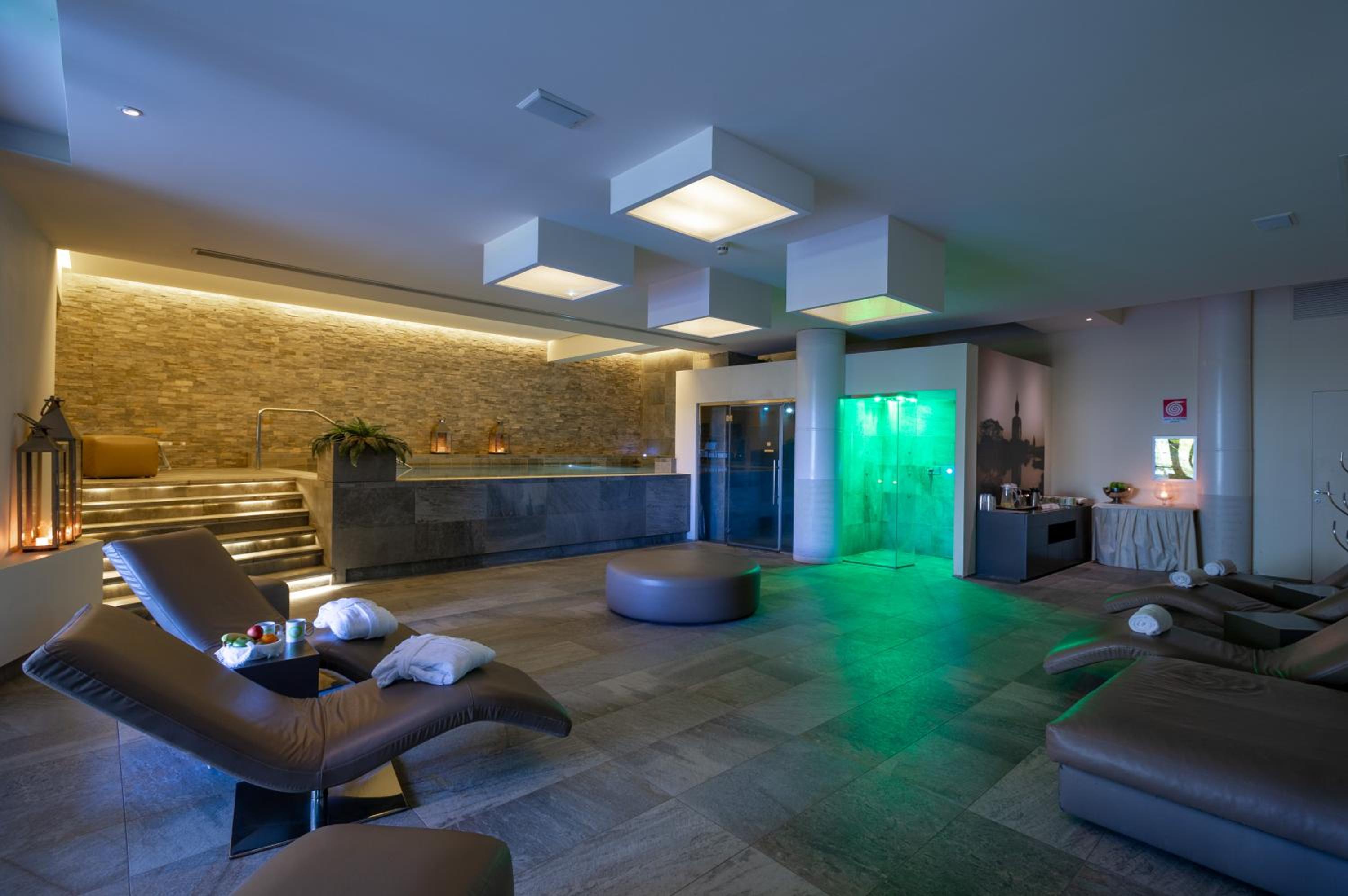 Deluxe Double Room with Spa Access and Hill View - Photo 7