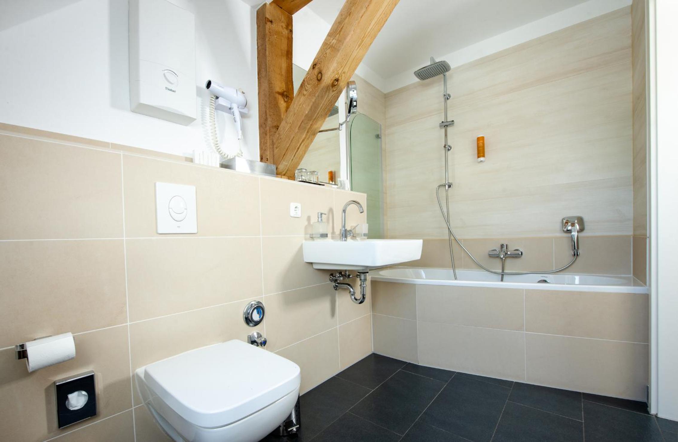 Deluxe Double Room - Photo 7