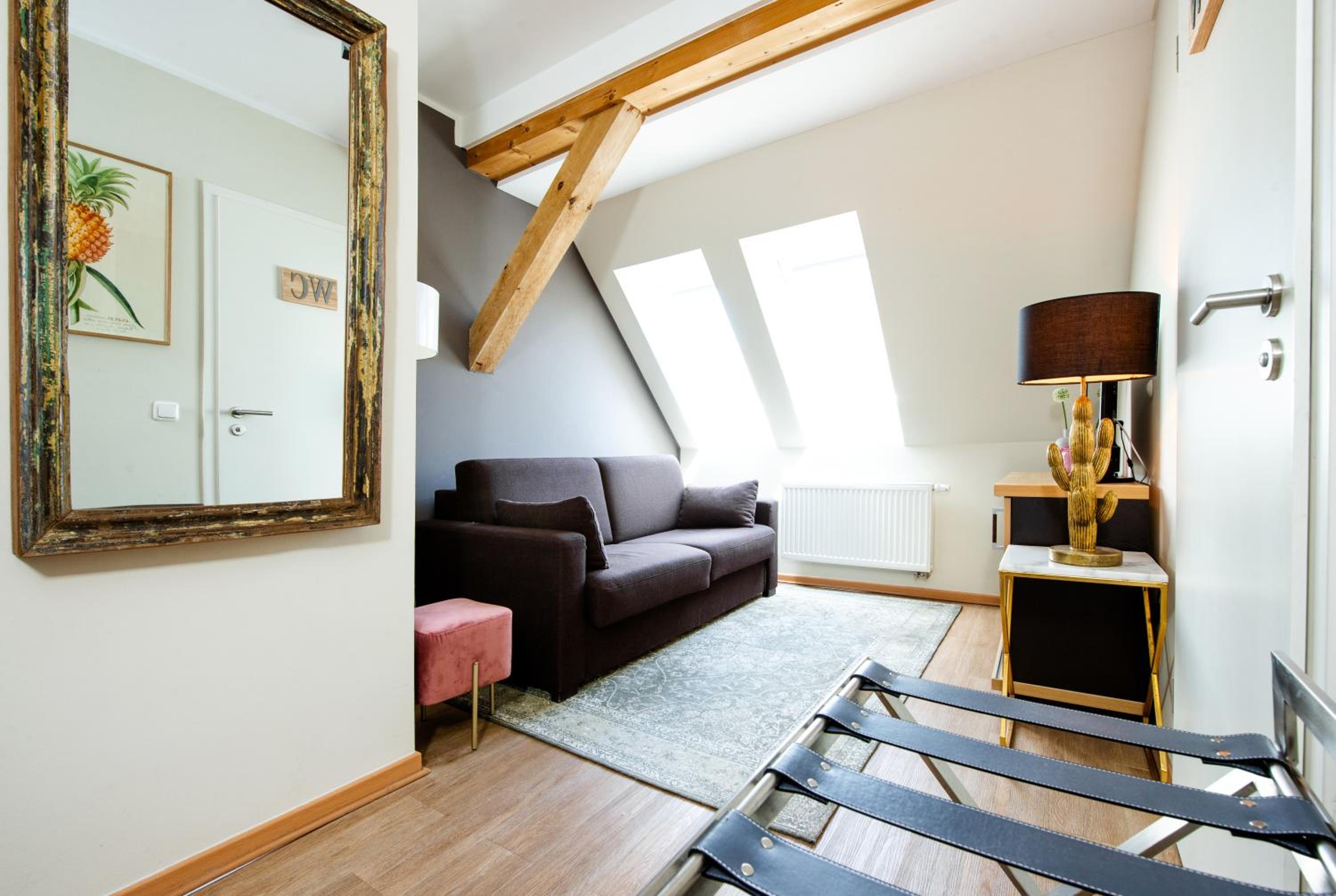 Deluxe Double Room - Photo 9