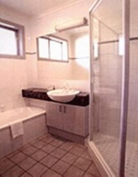 Standard Queen Room - Photo 4
