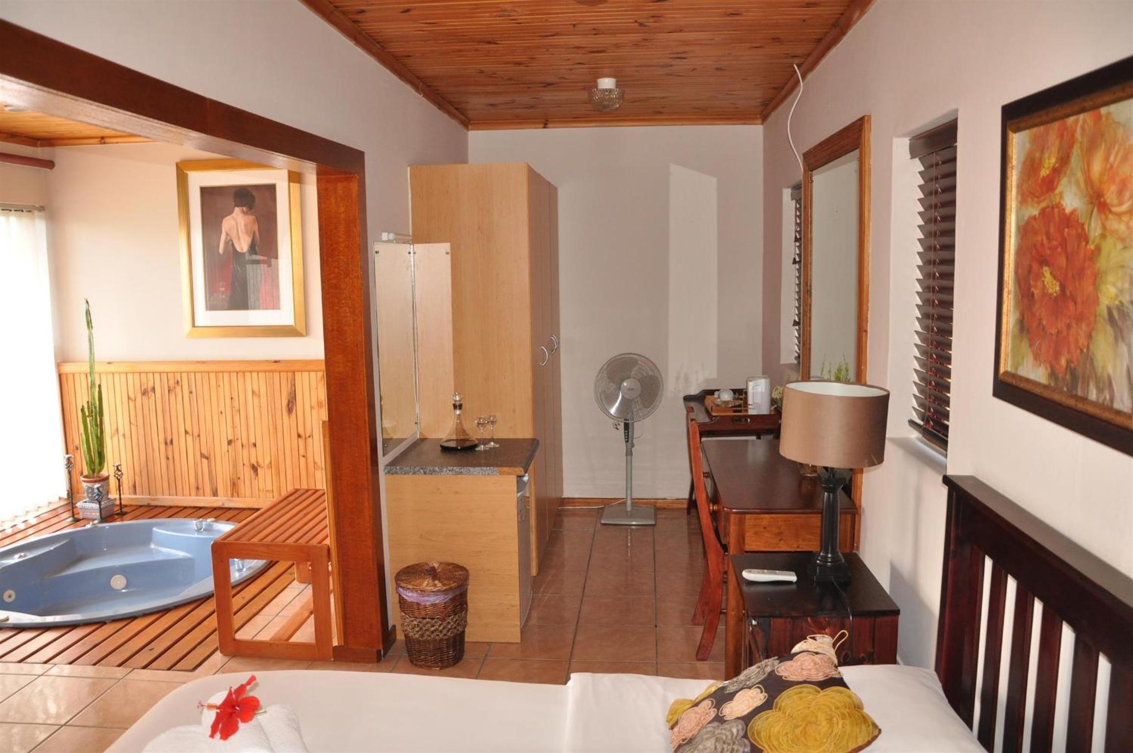 Suite with Spa Bath - Photo 12
