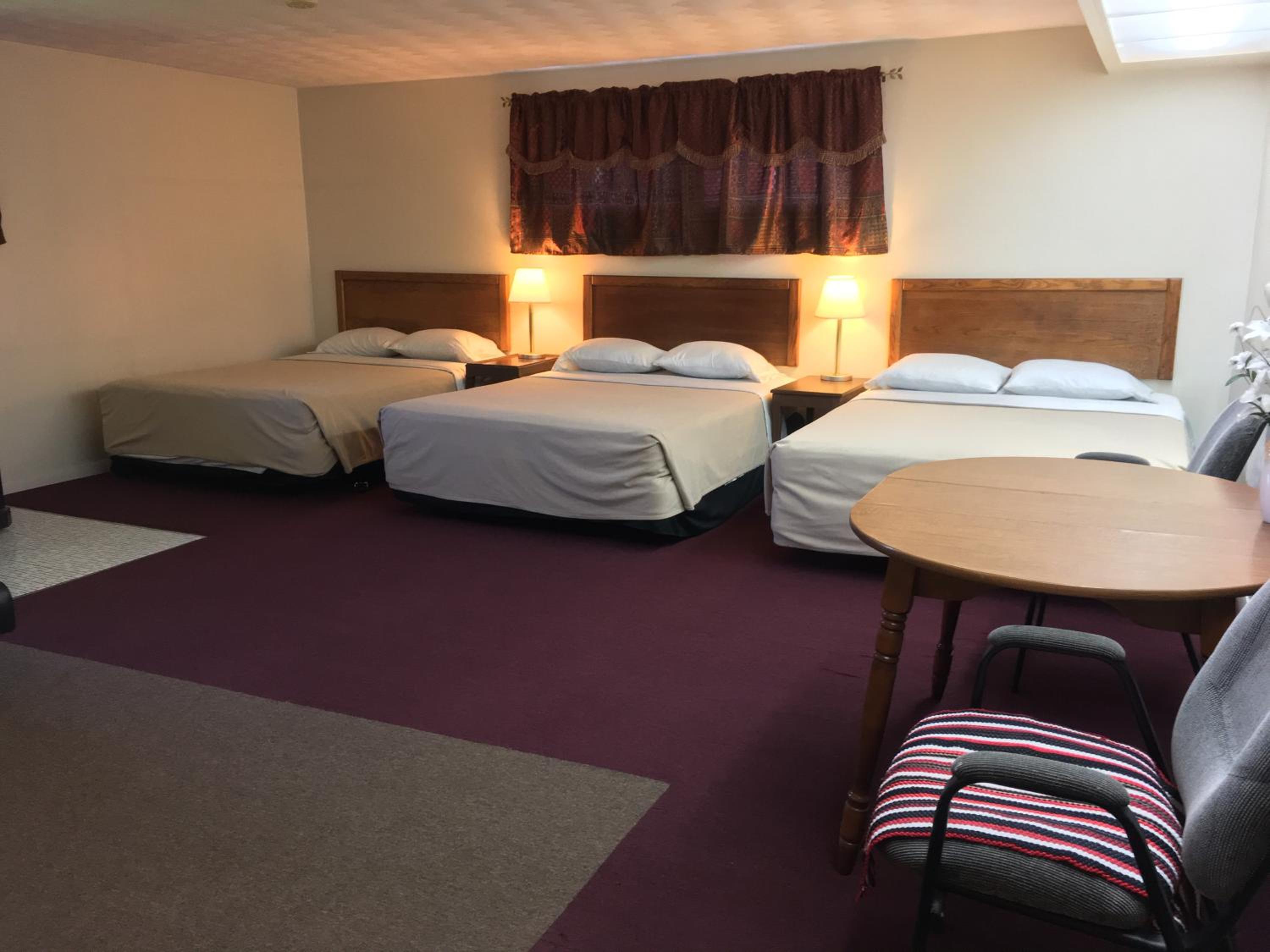 Family Room with Three Queen Beds - Non-Smoking - Photo 1