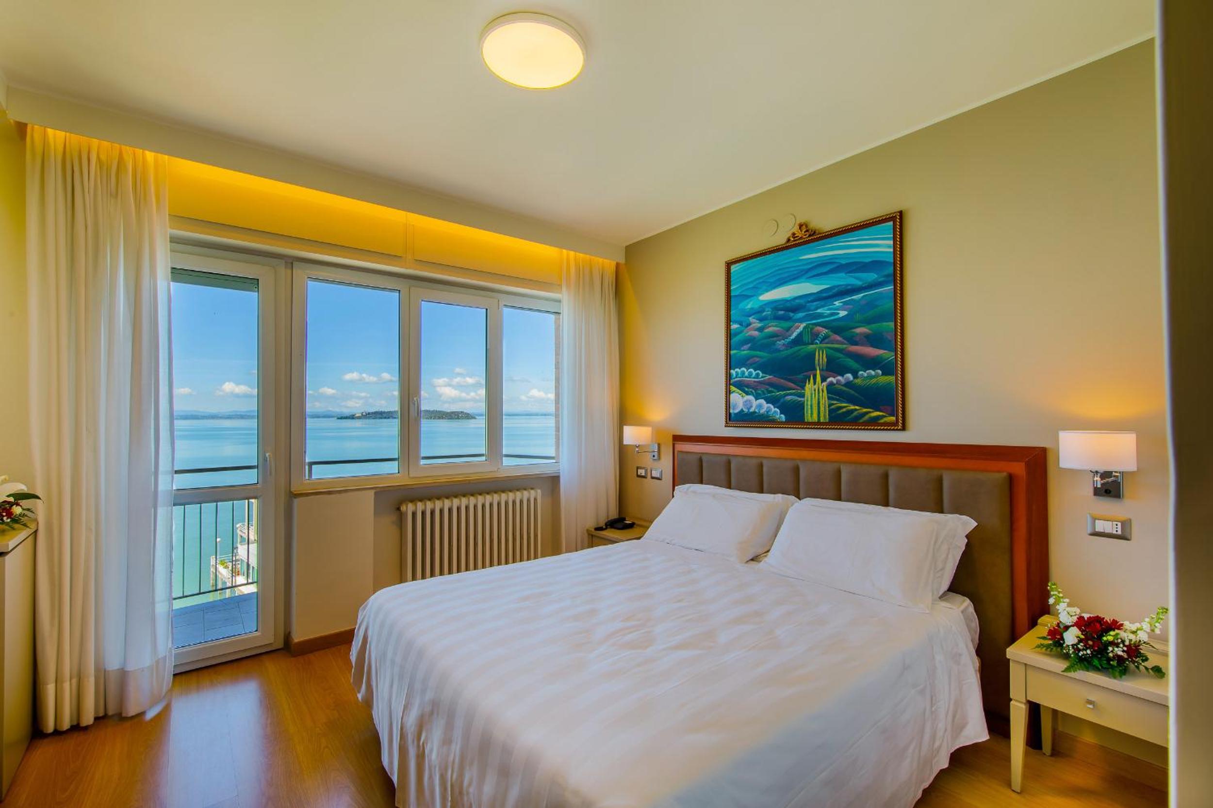Deluxe Double Room with Lake View - Photo 7