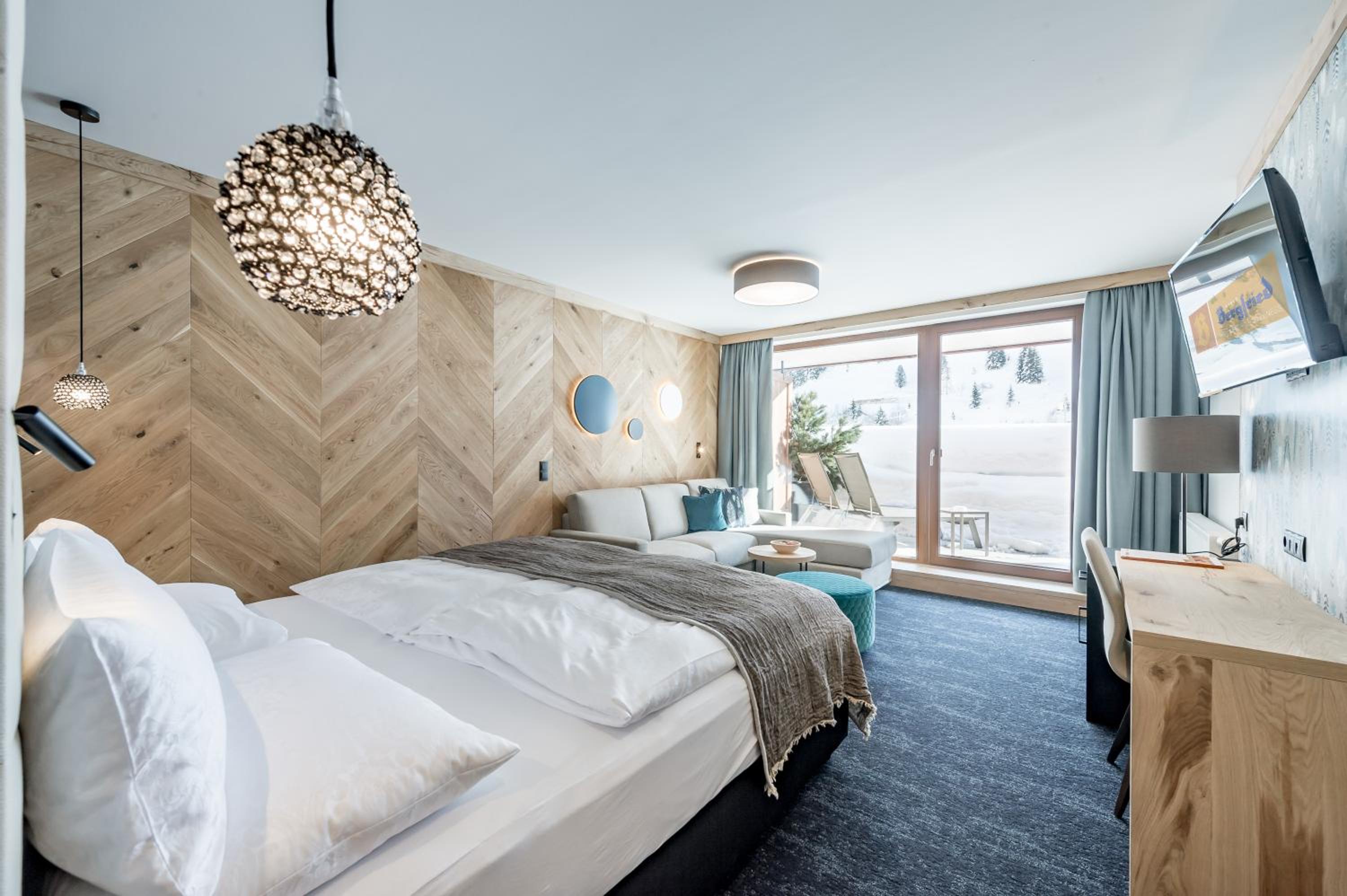 Suite - Photo 1