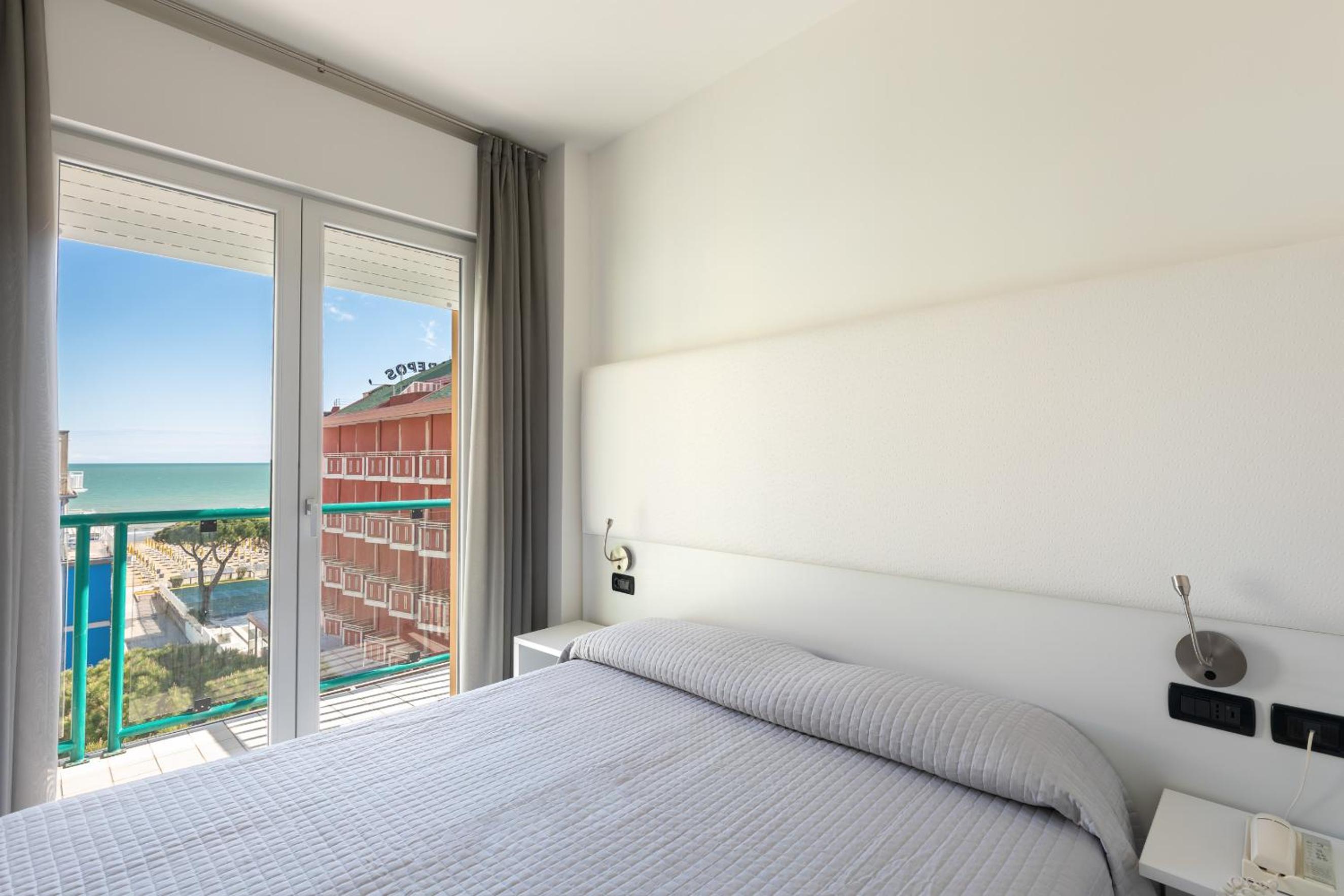 Deluxe Double or Twin Room with Balcony photo 3