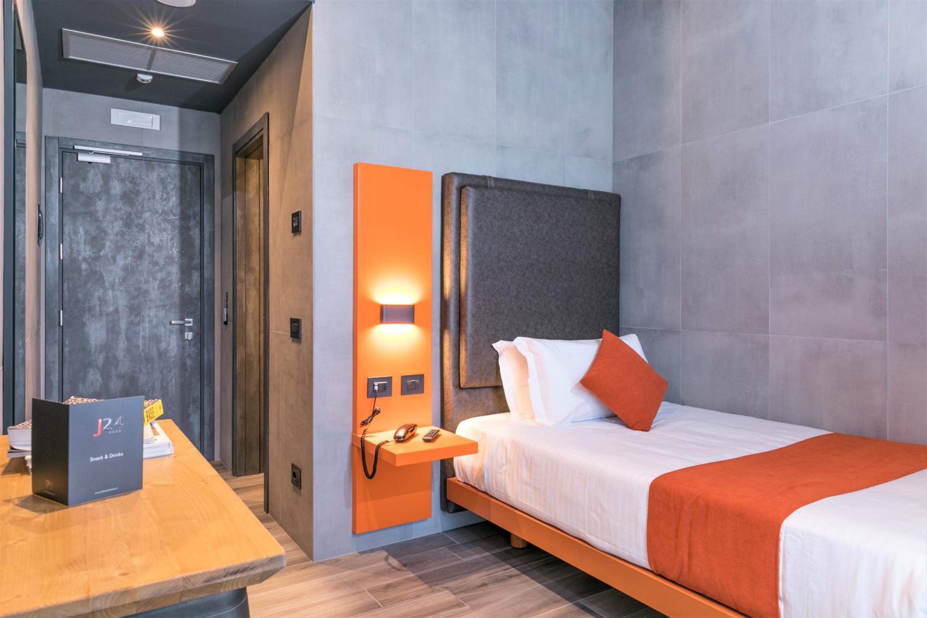 Standard Single Room - Photo 2