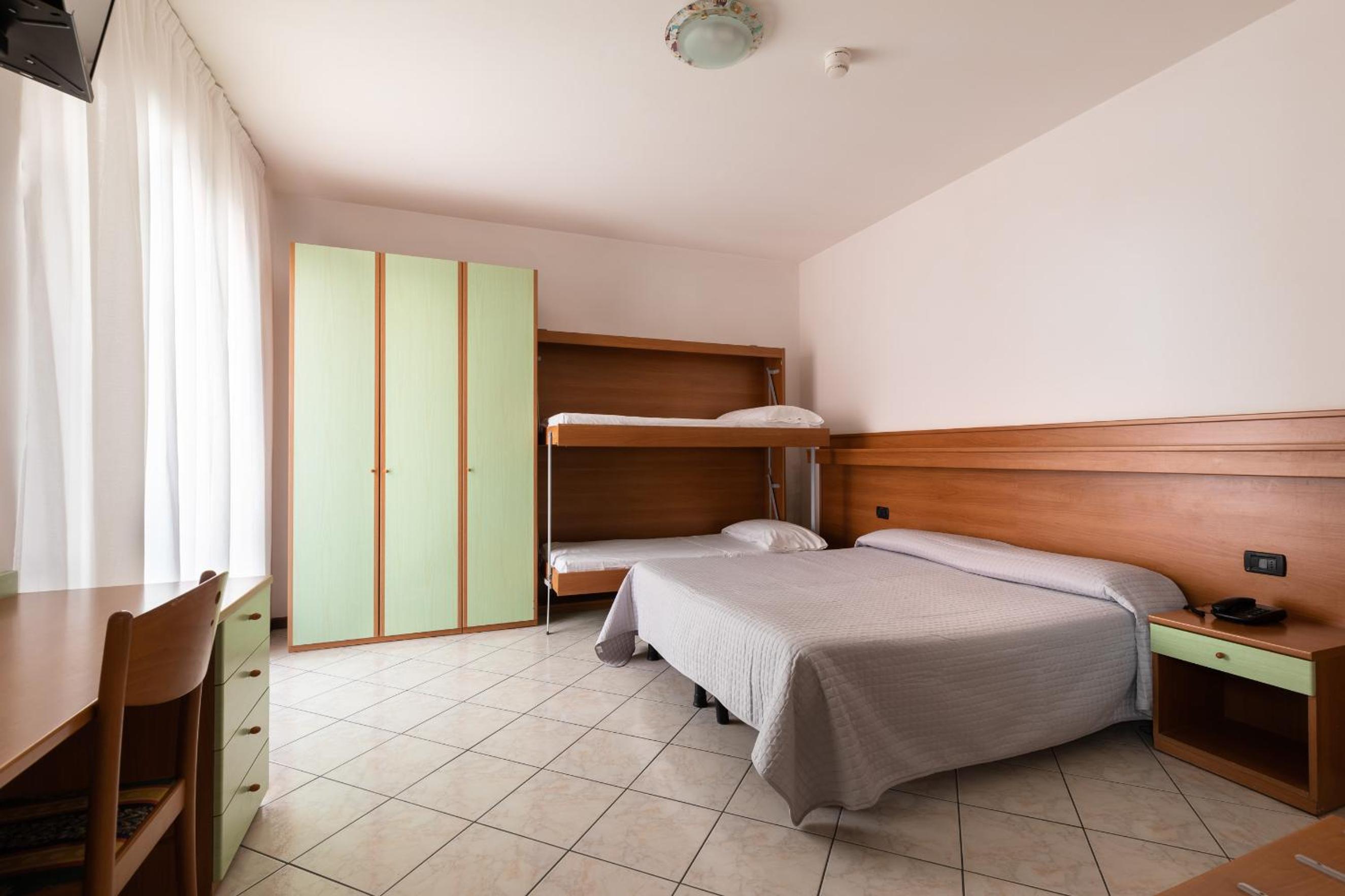 Quadruple Room photo 2