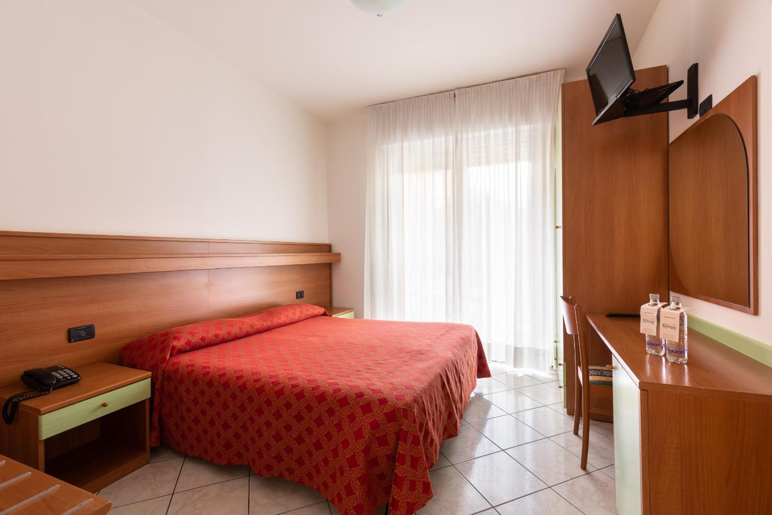 Double or Twin Room with Balcony photo 3