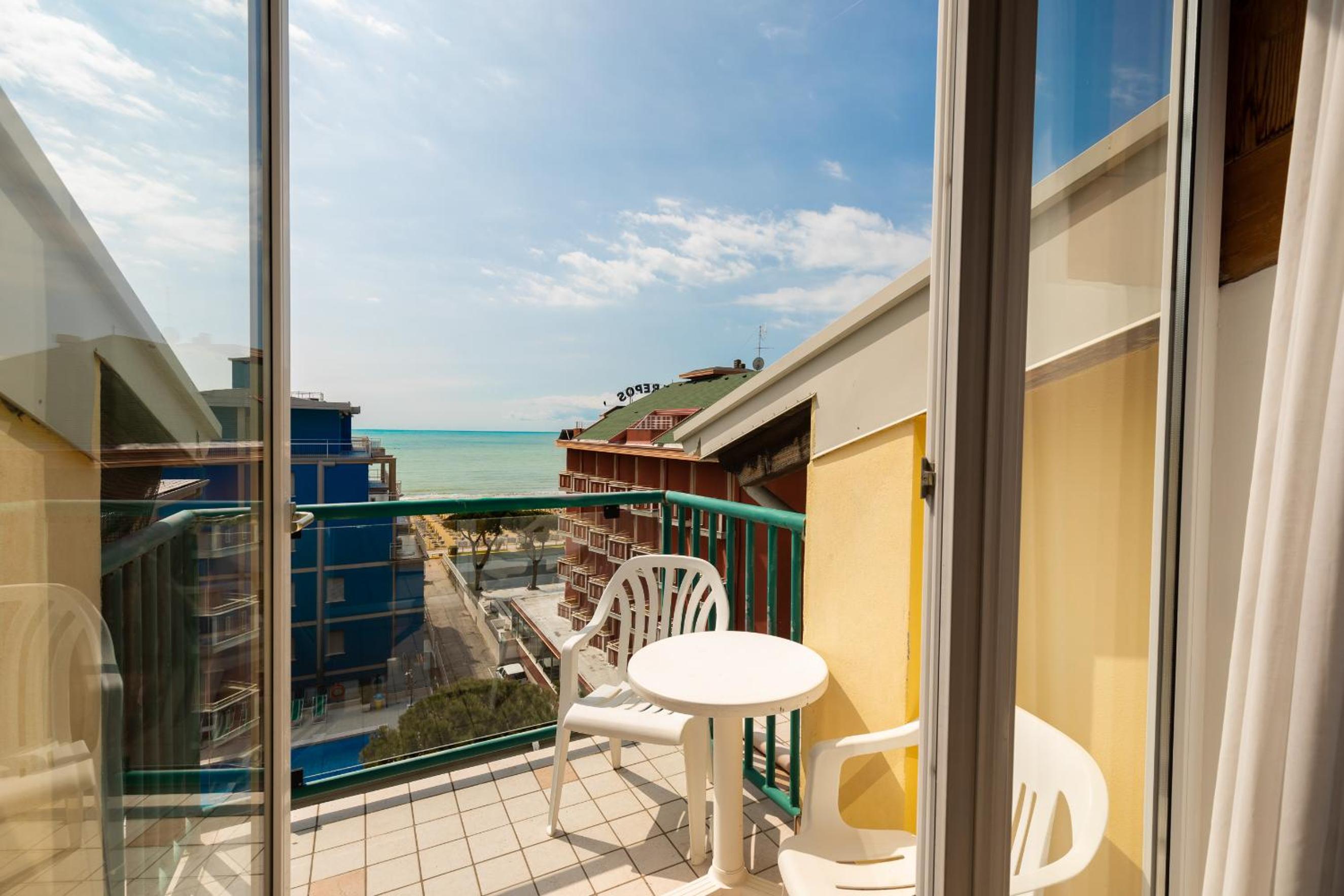 Double or Twin Room with Balcony photo 2