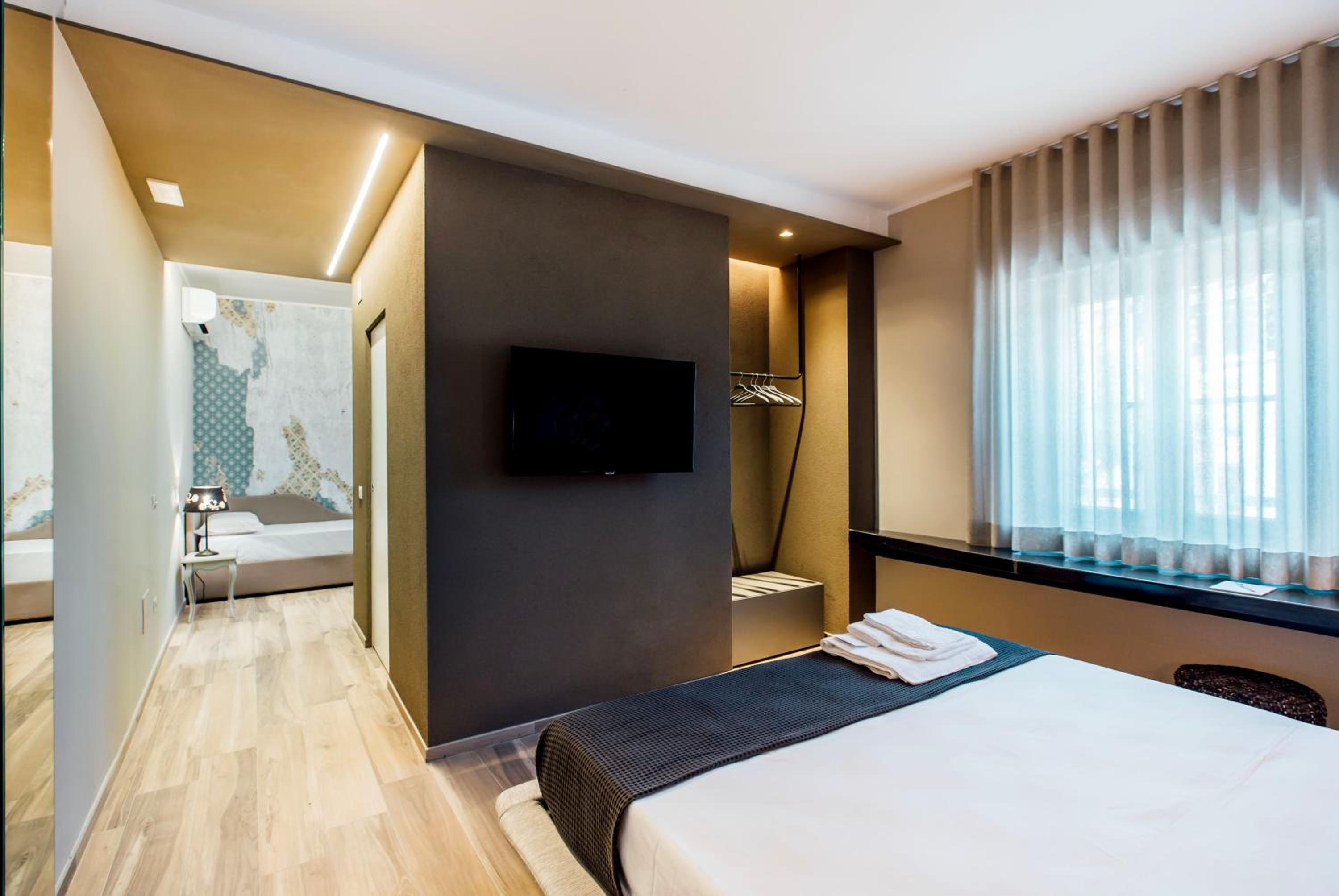 Deluxe Quadruple Room - Photo 2
