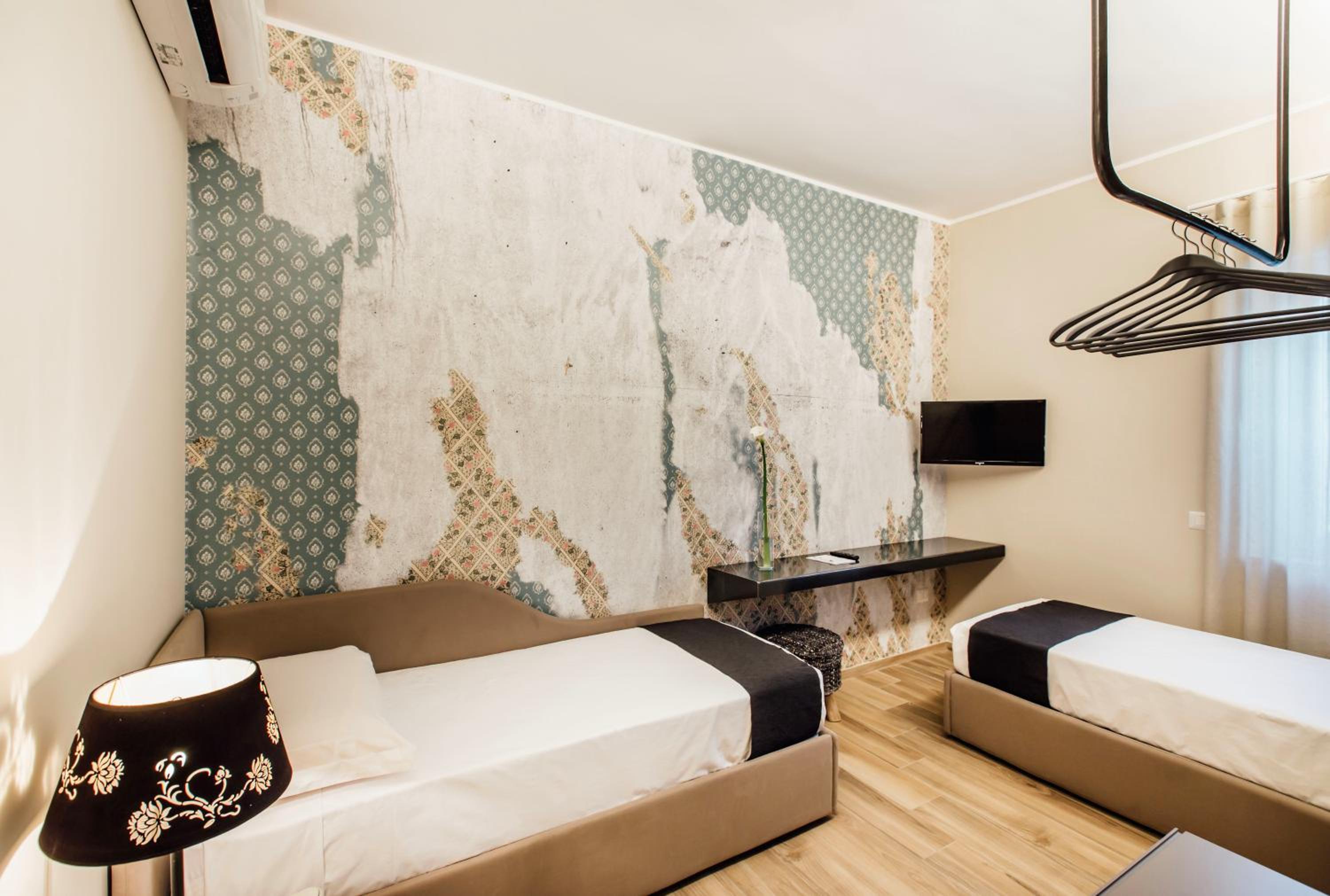 Deluxe Quadruple Room - Photo 8