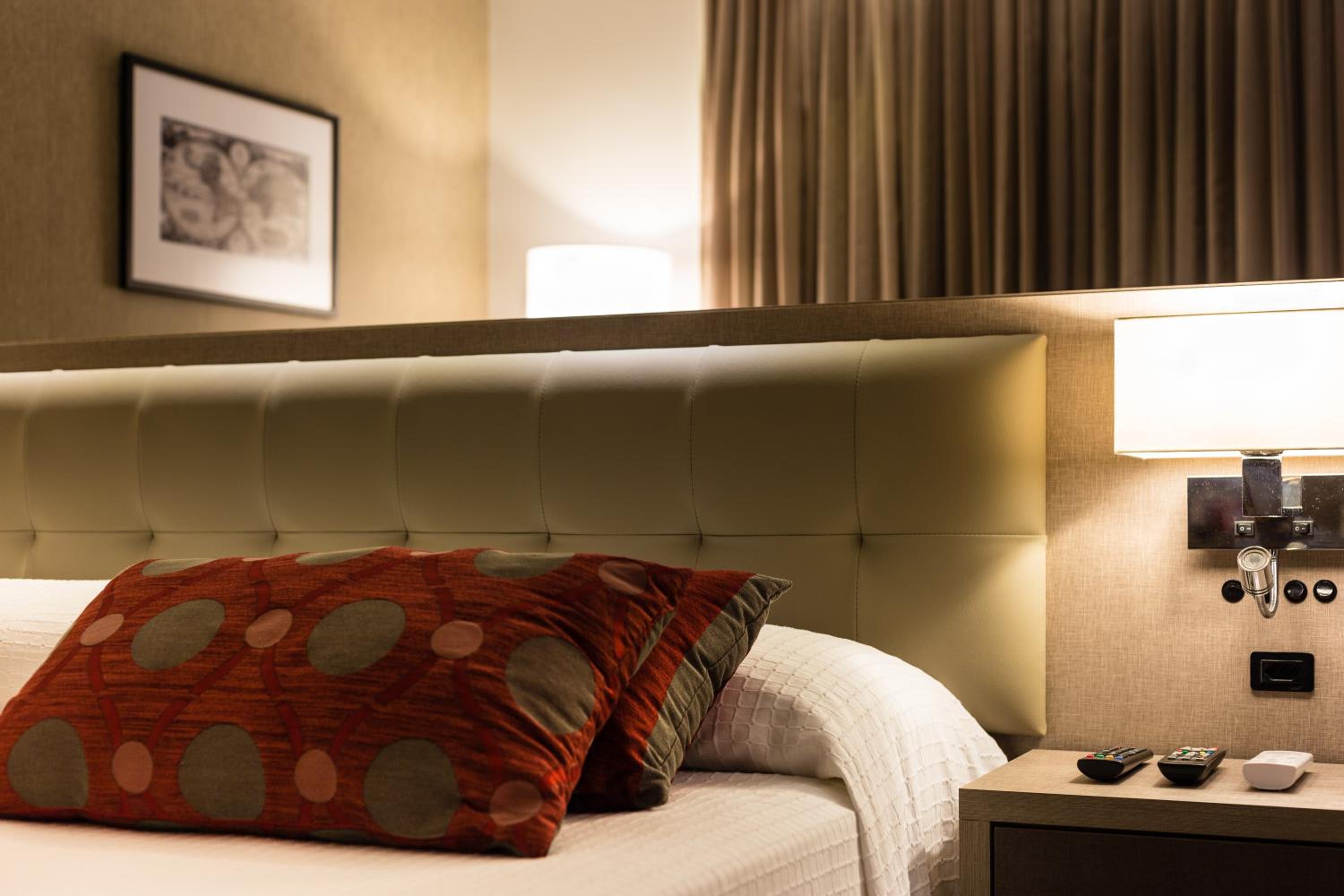 Premium Suite Triple with double bed