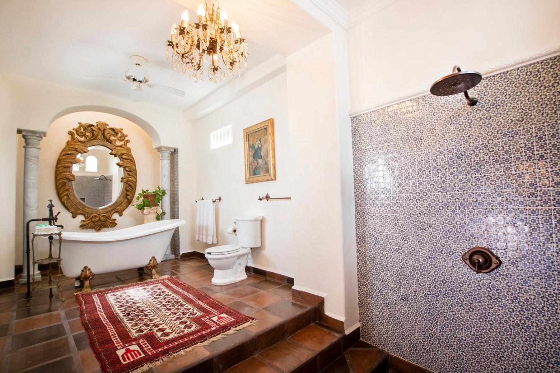 Superior King Suite - Photo 2