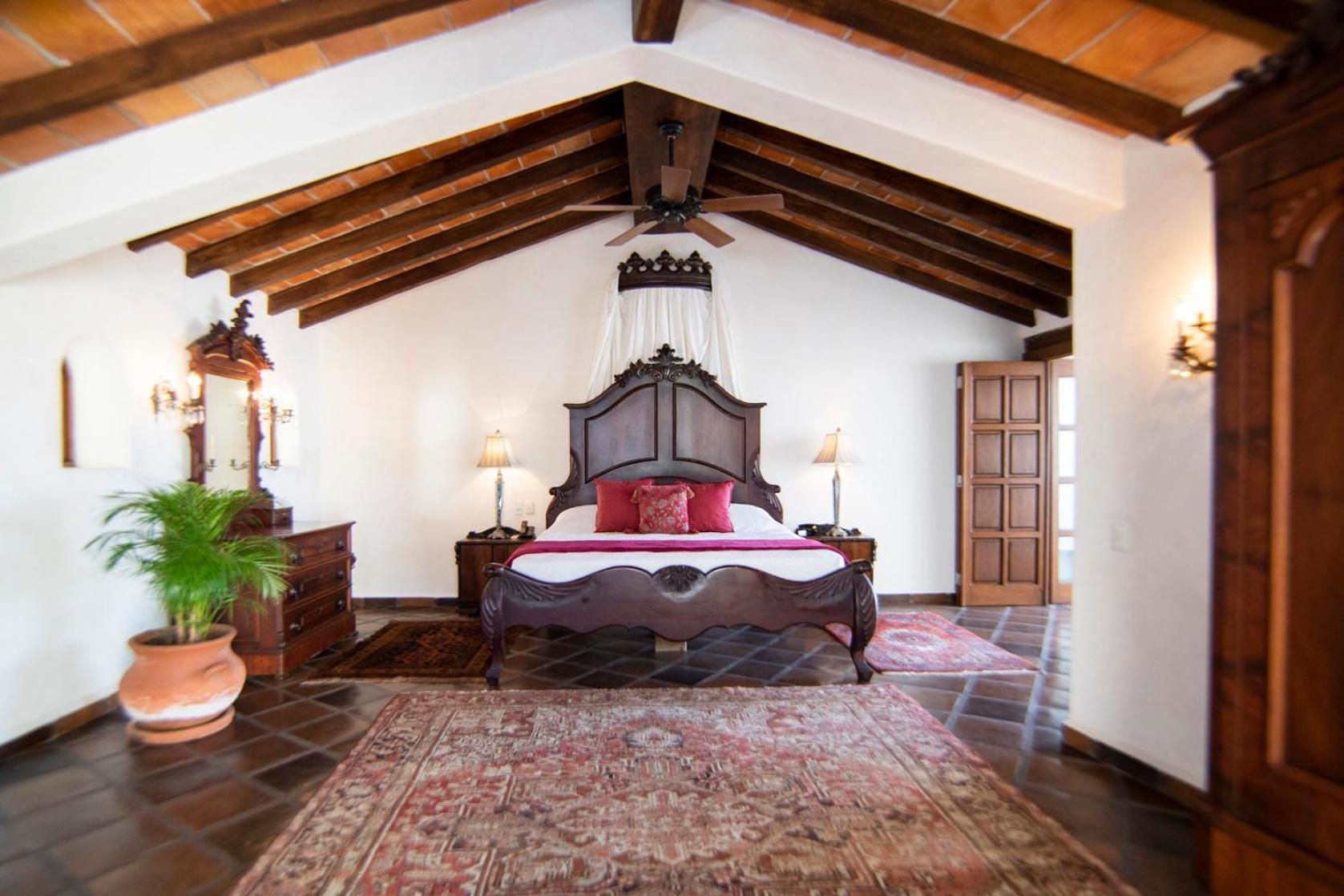 Superior King Suite - Photo 4