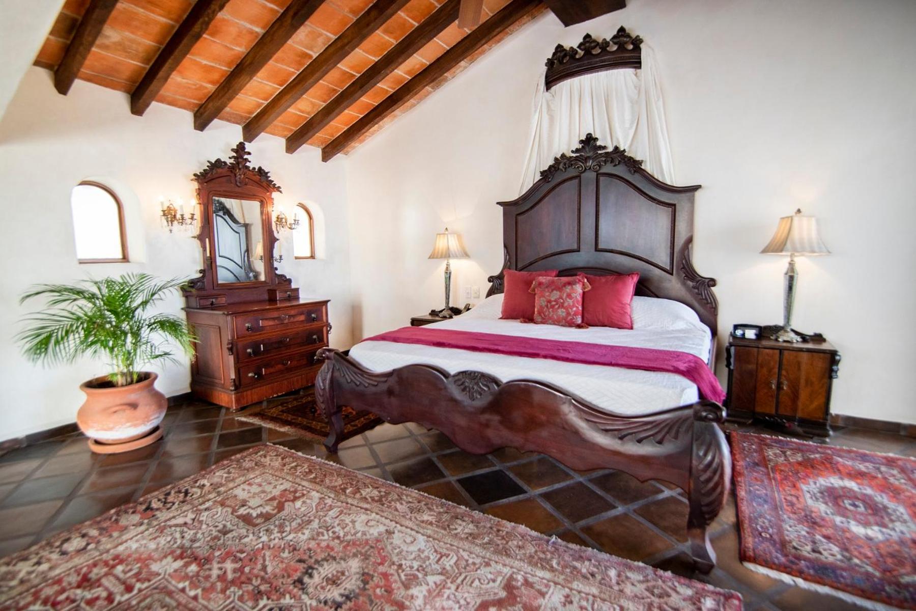 Superior King Suite - Photo 3