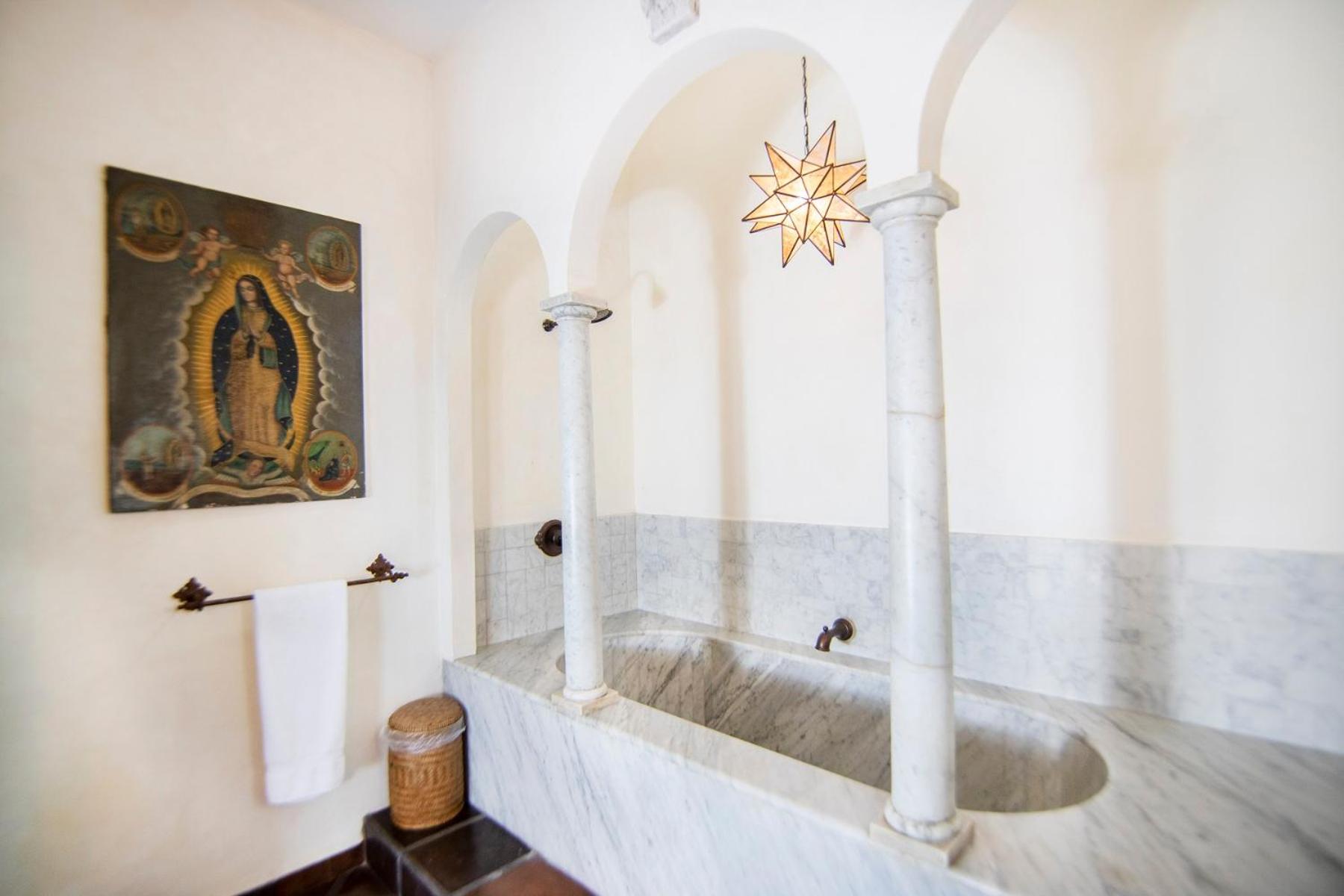 Superior King Suite - Photo 6