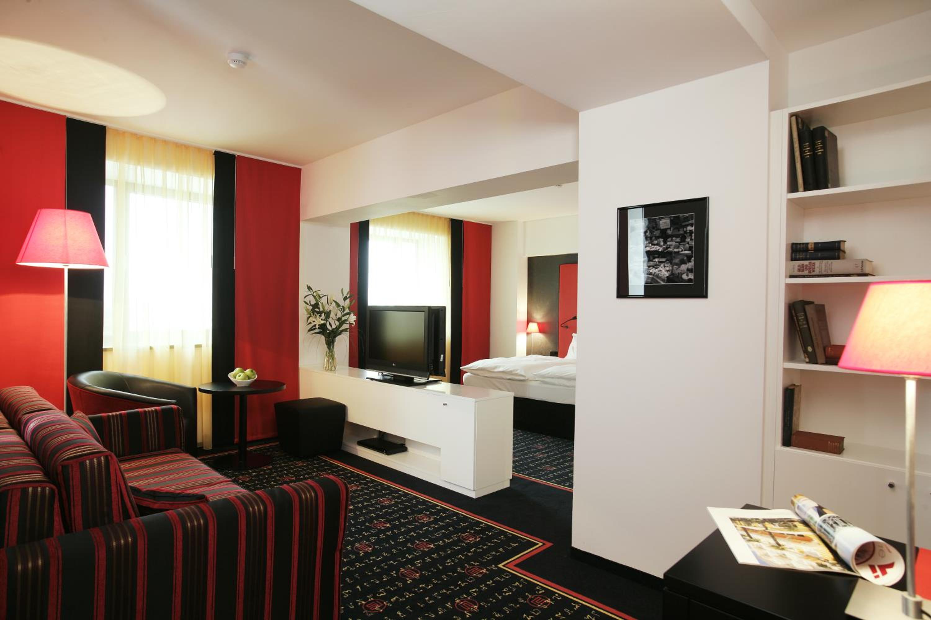 Suite - Photo 7