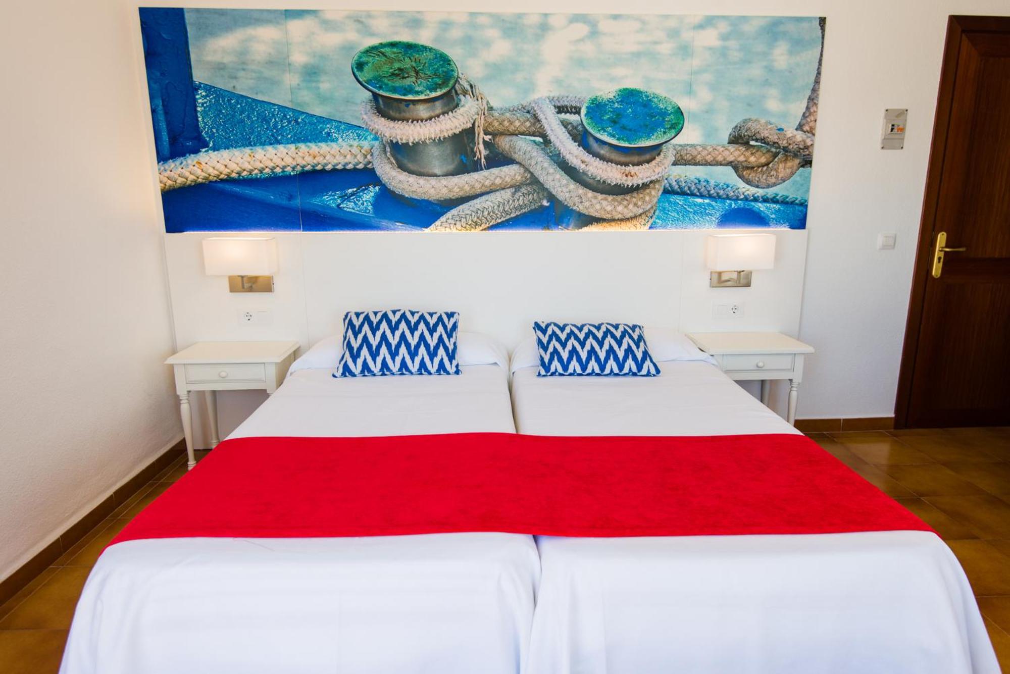 Double Room with Balcony photo 3