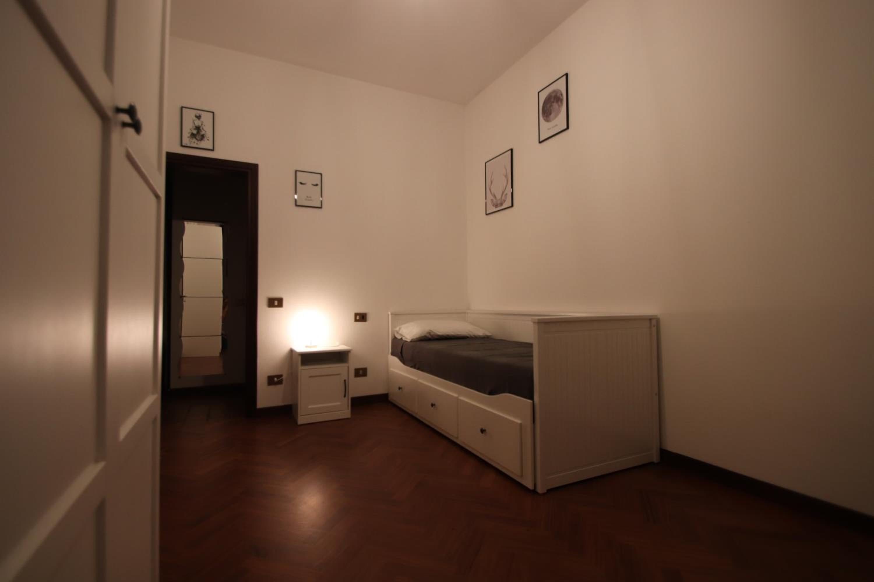 Single Room with Private Bathroom photo 1